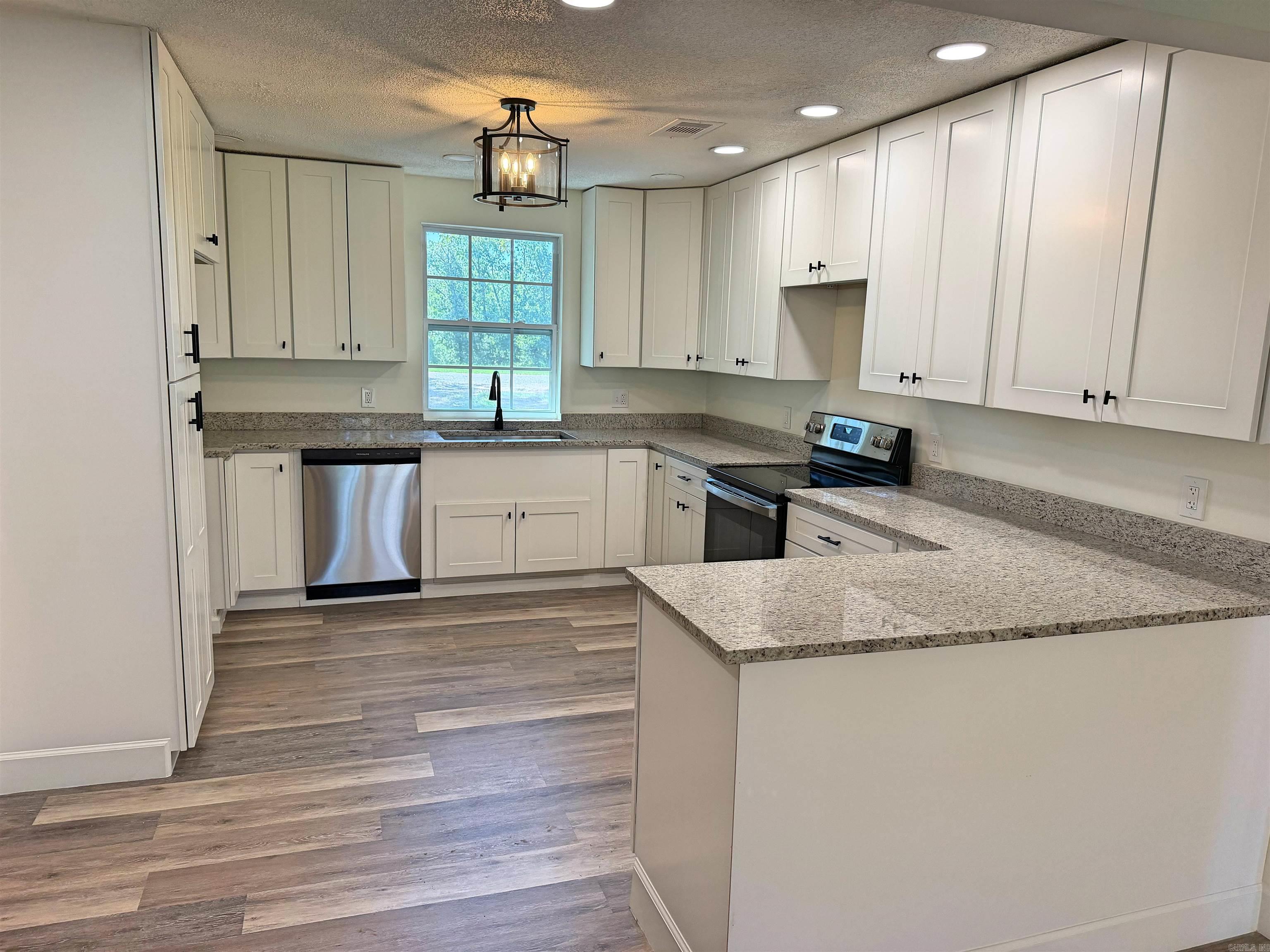 101 Summer Meadows  Mountain View, AR