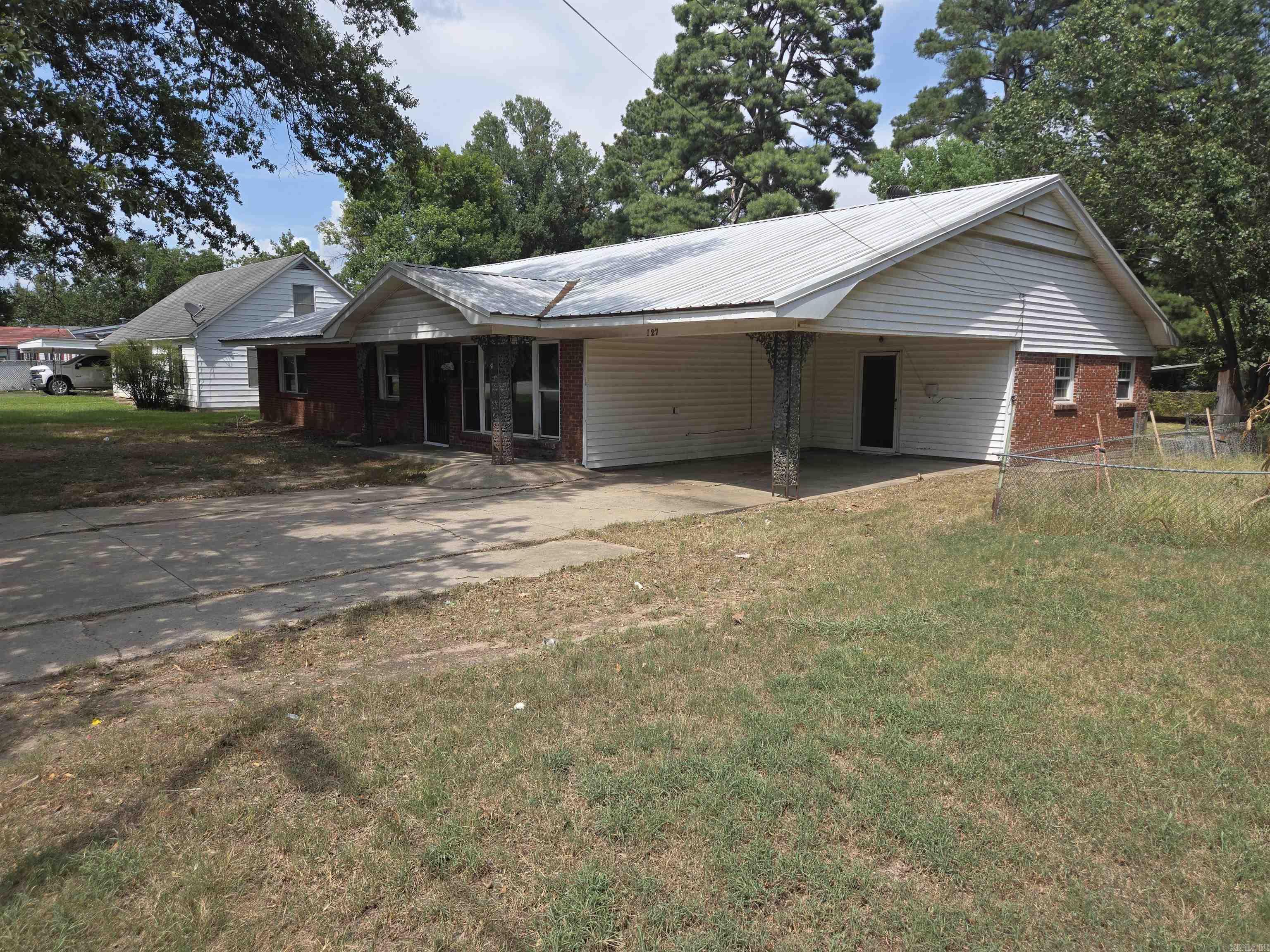 127 S Harrison  DeWitt, AR