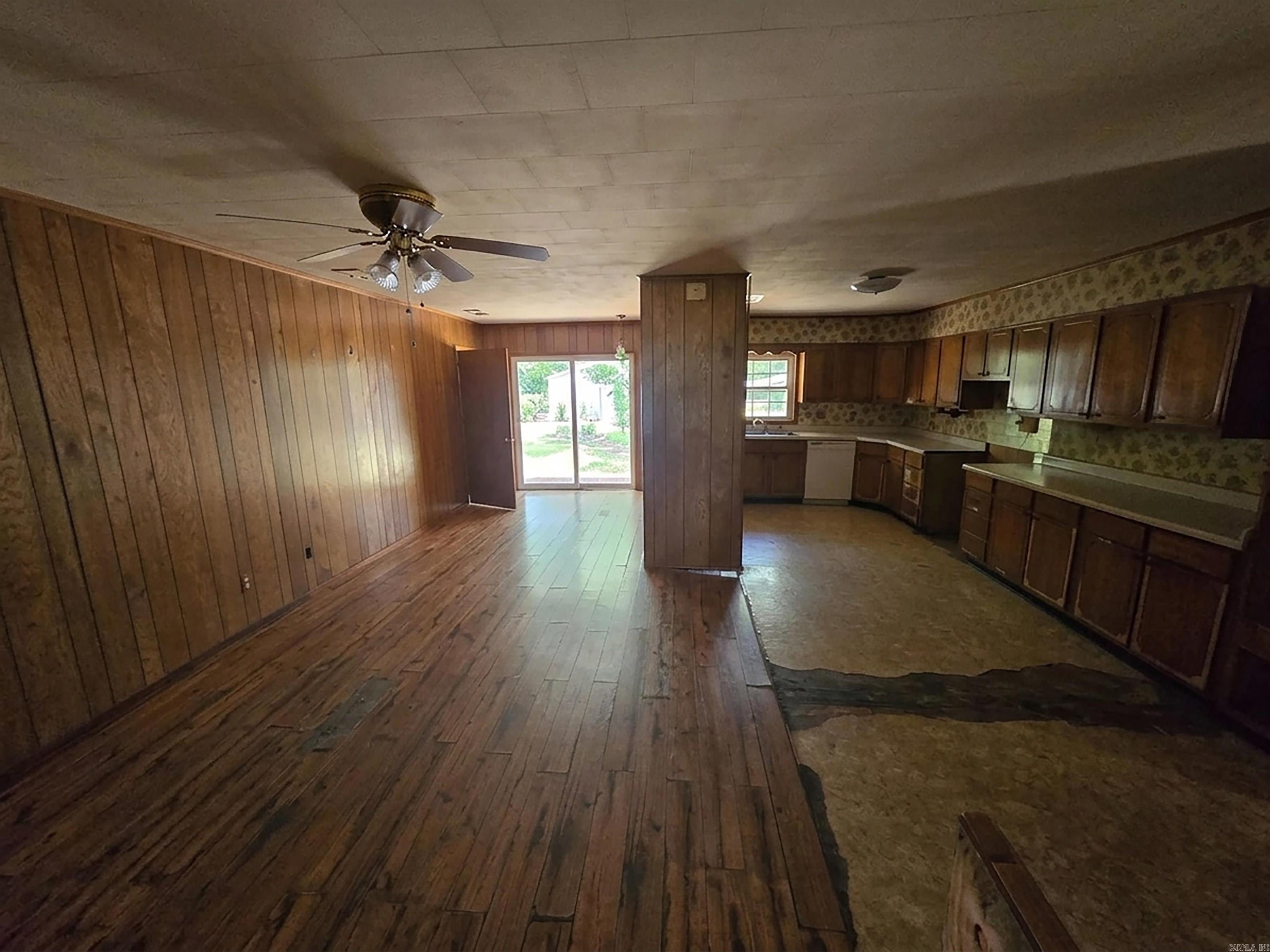 127 S Harrison  DeWitt, AR