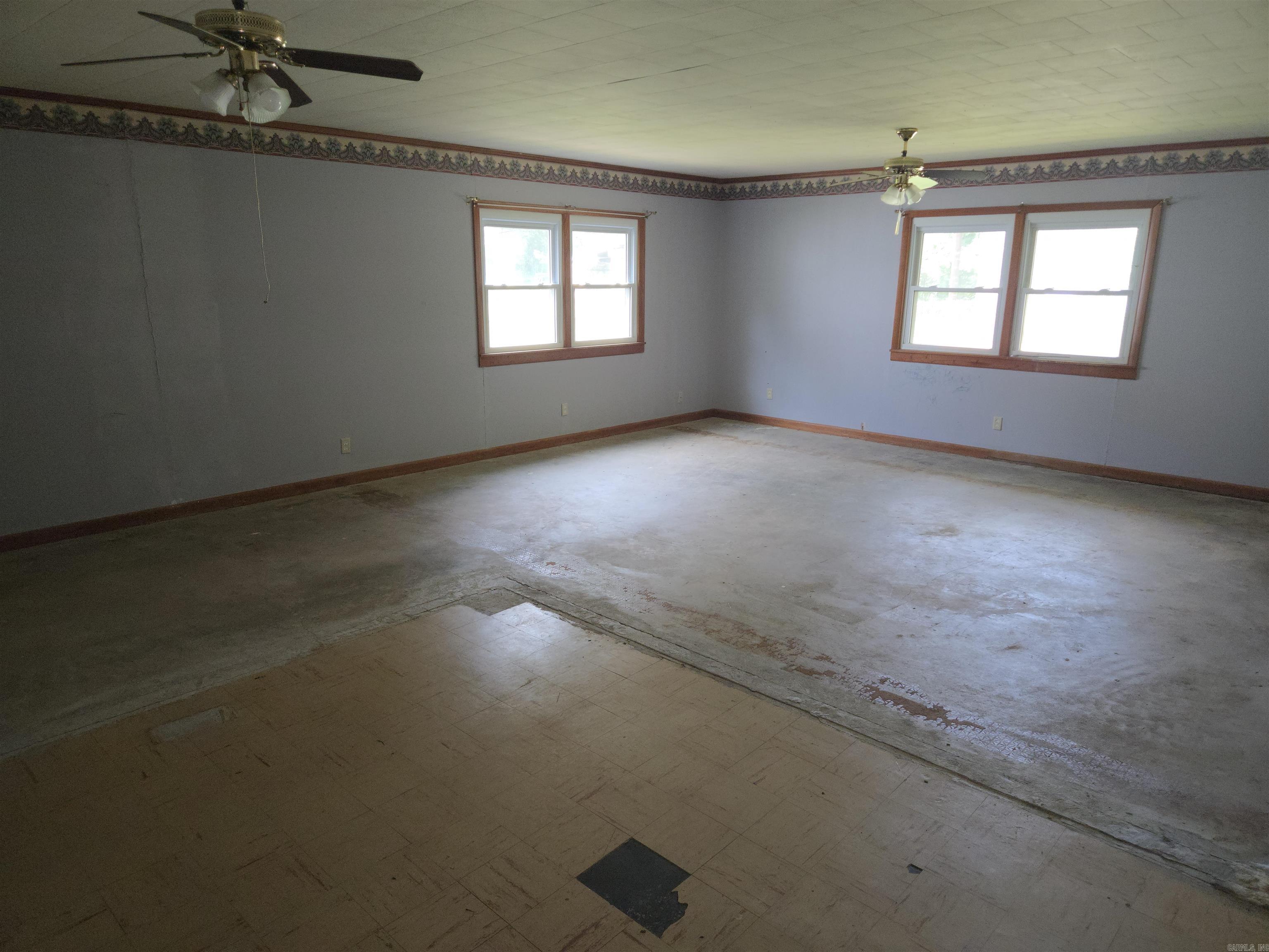 127 S Harrison  DeWitt, AR