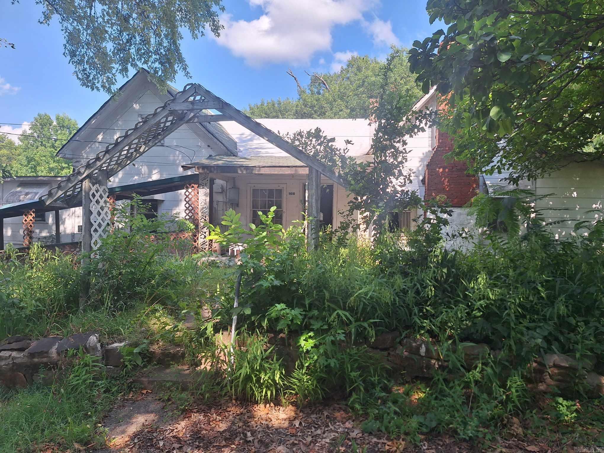 1108  Tyler St.  Mena, AR