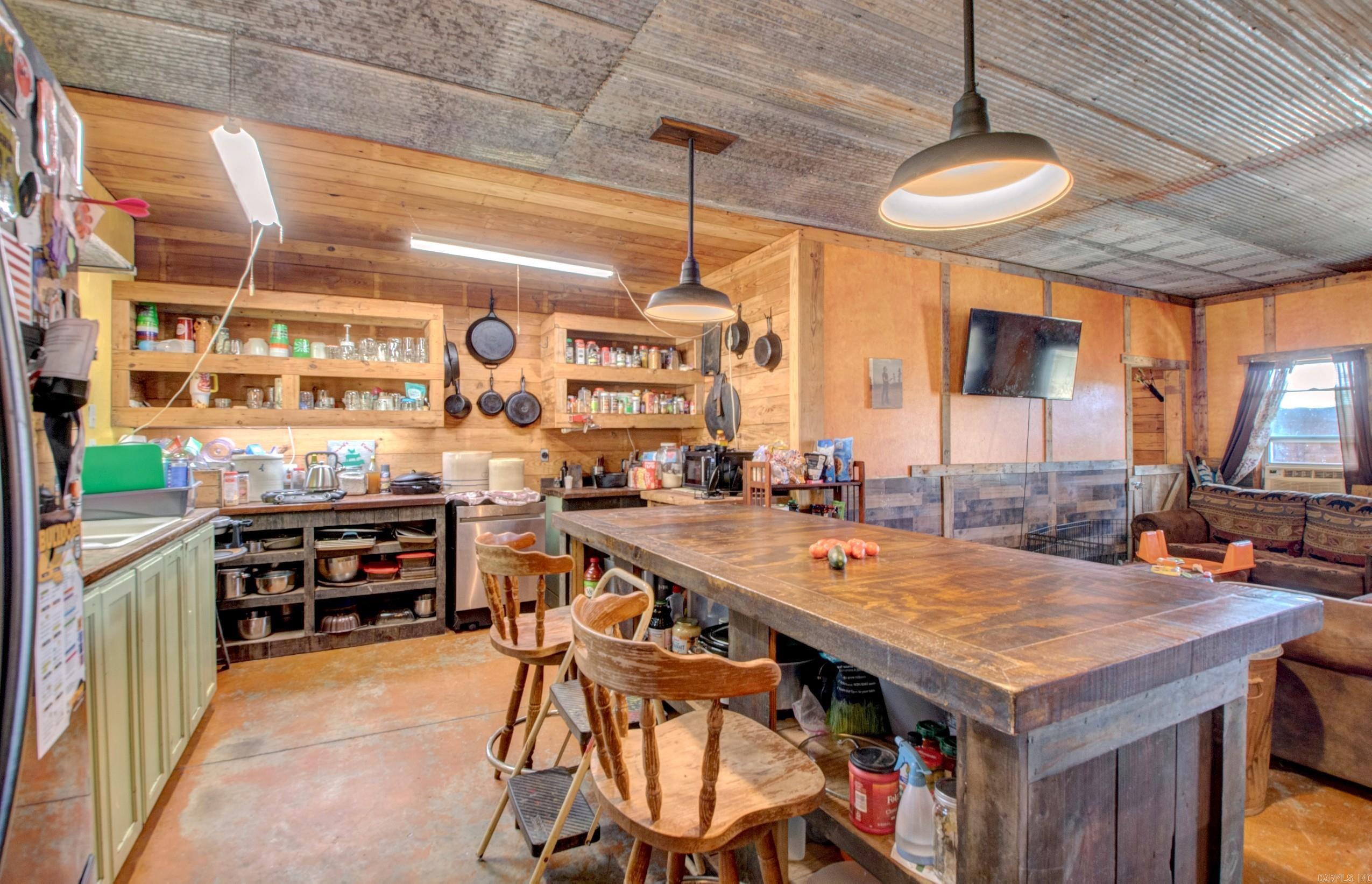 1195 Highway 5  Romance, AR