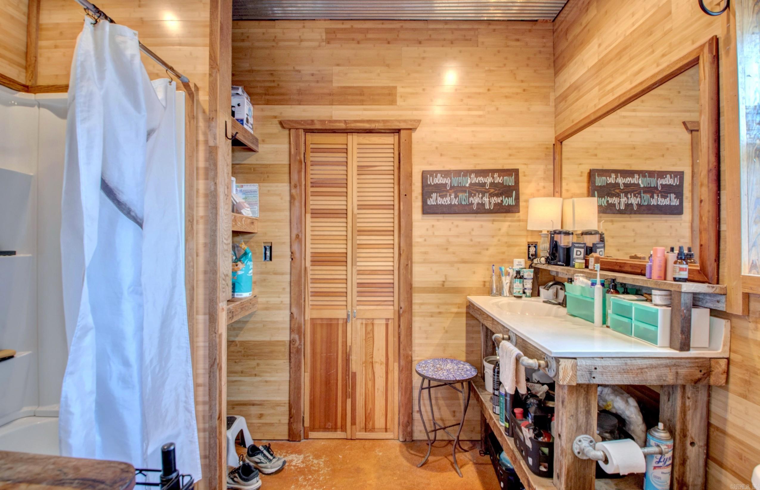 1195 Highway 5  Romance, AR