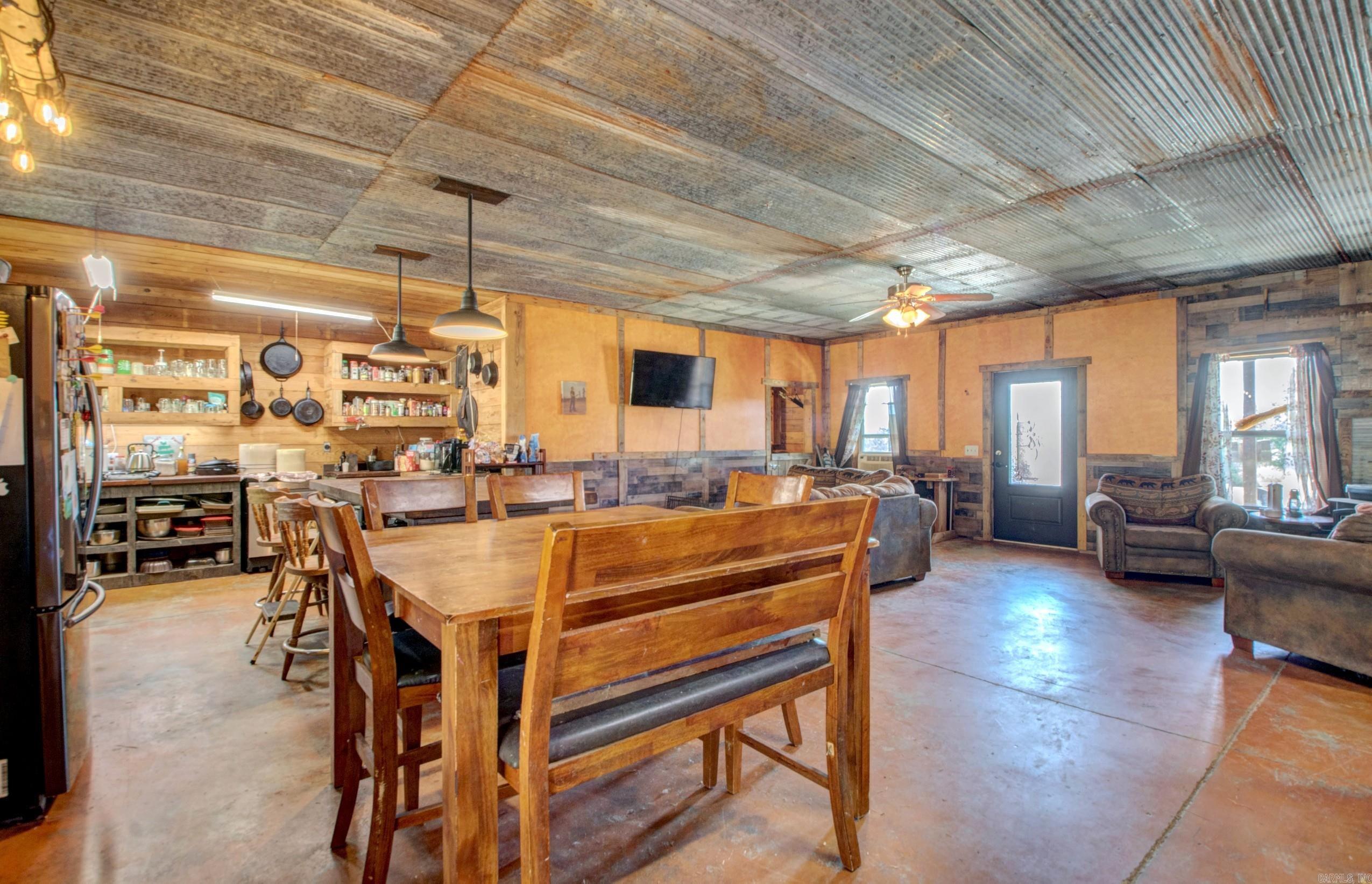 1195 Highway 5  Romance, AR