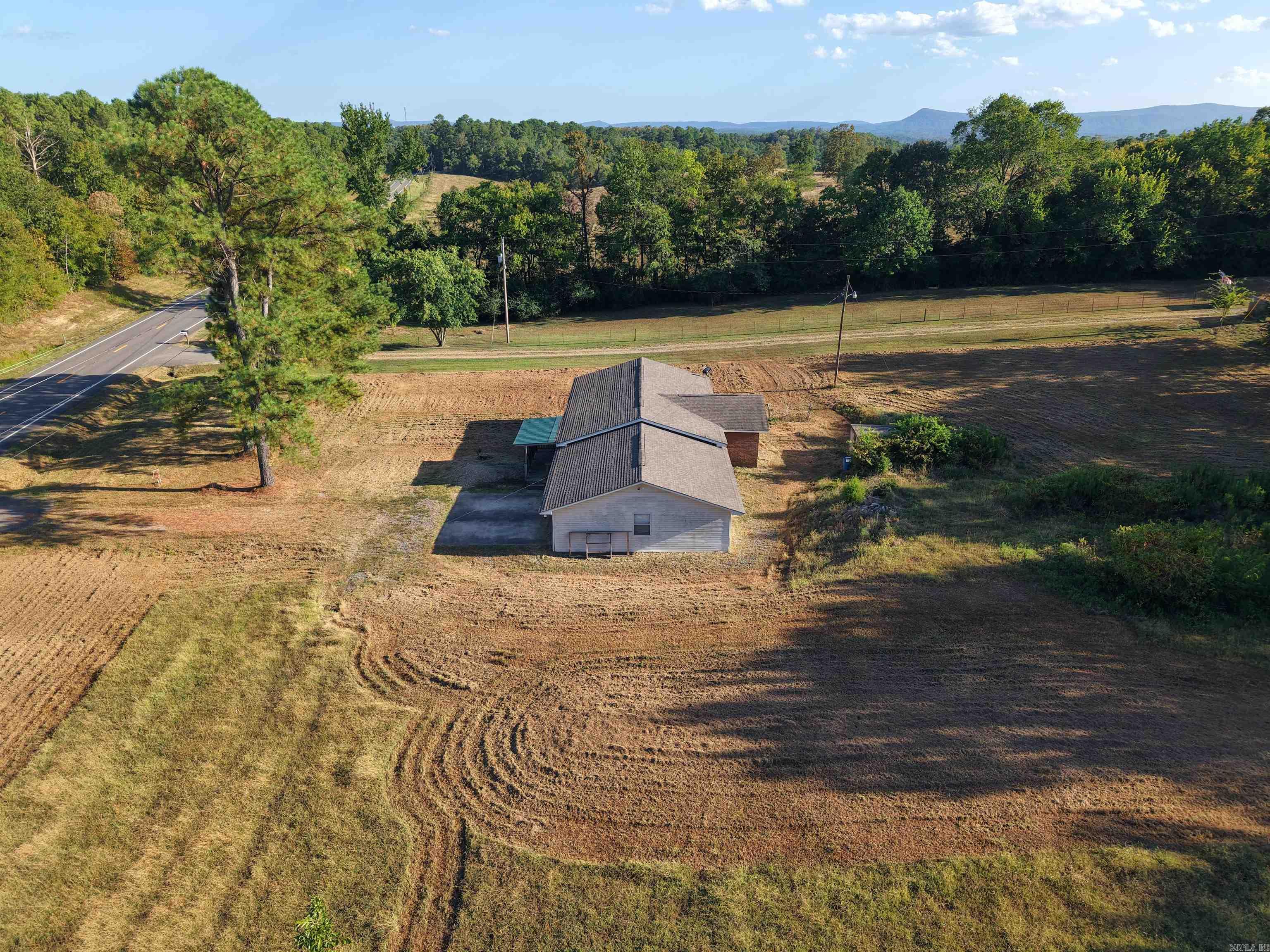 3173 S HWY 27  Mount Ida, AR
