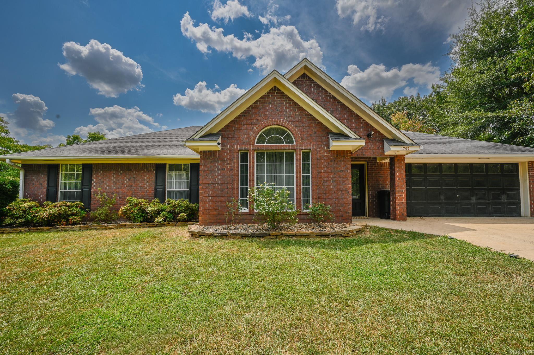 1705  Ashton  Mena, AR