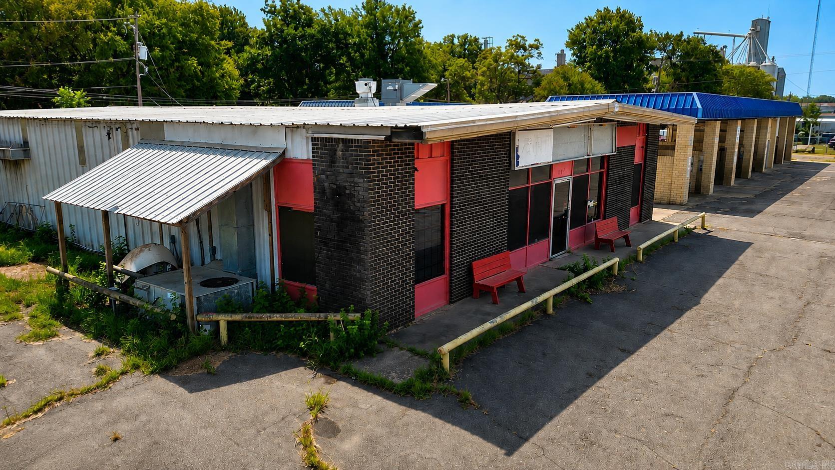 616 N Main St — photo 2