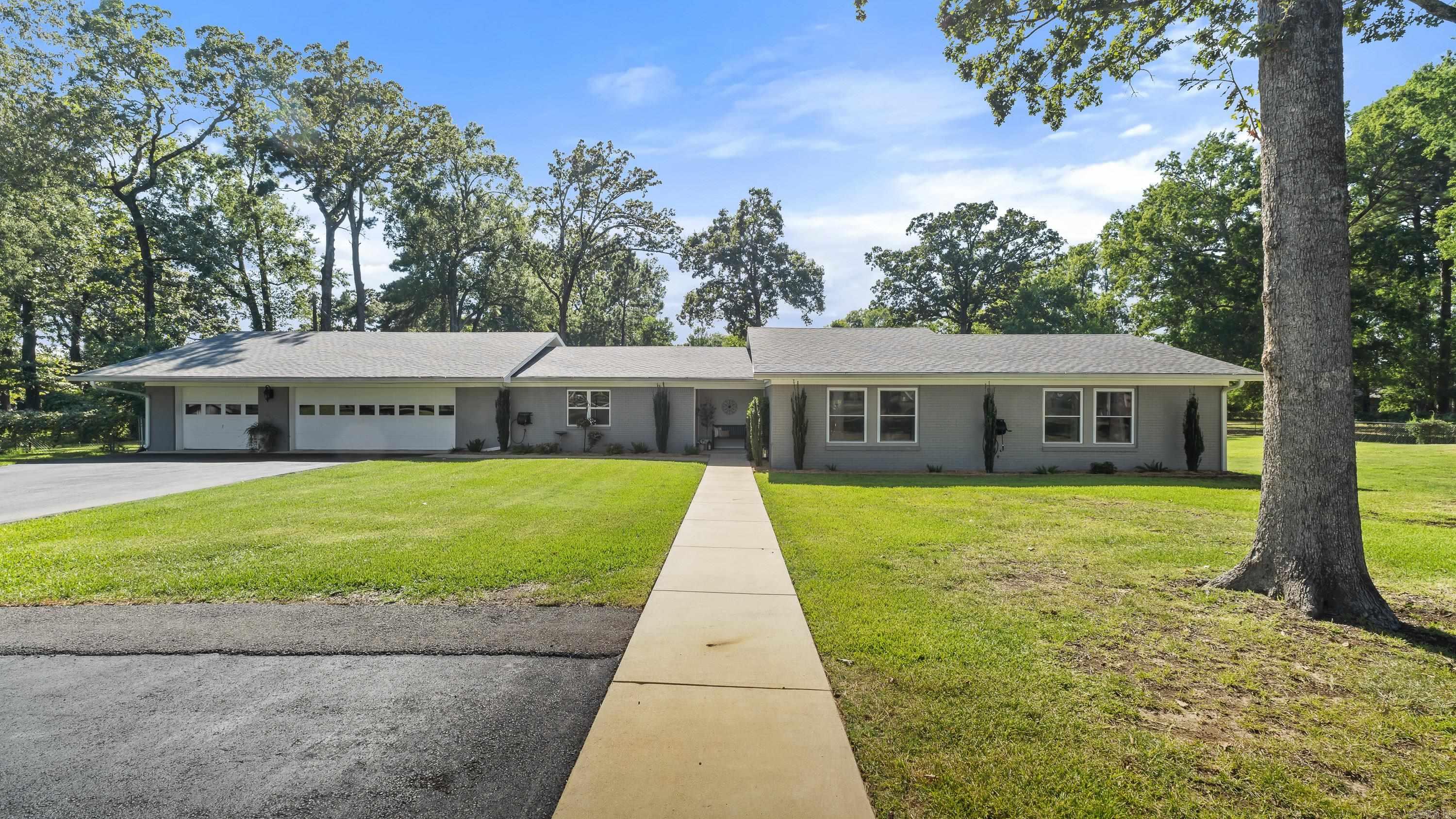 6509 Summerhill  Texarkana, TX