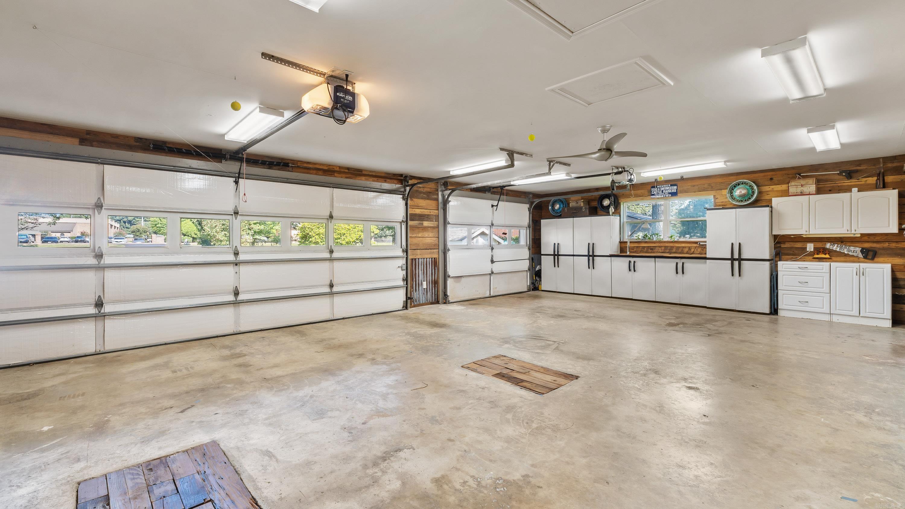 6509 Summerhill  Texarkana, TX