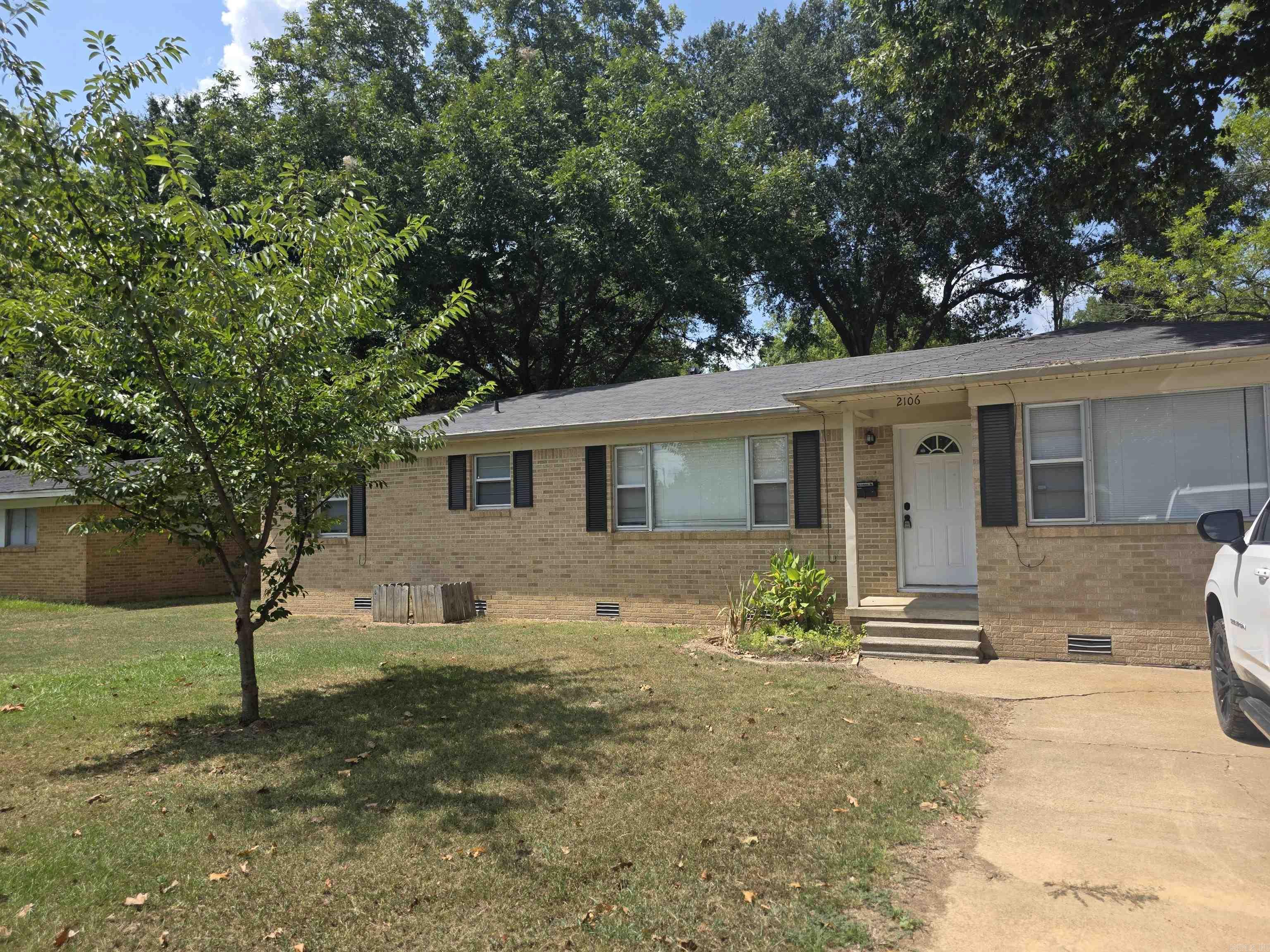 2106 Independence  Conway, AR