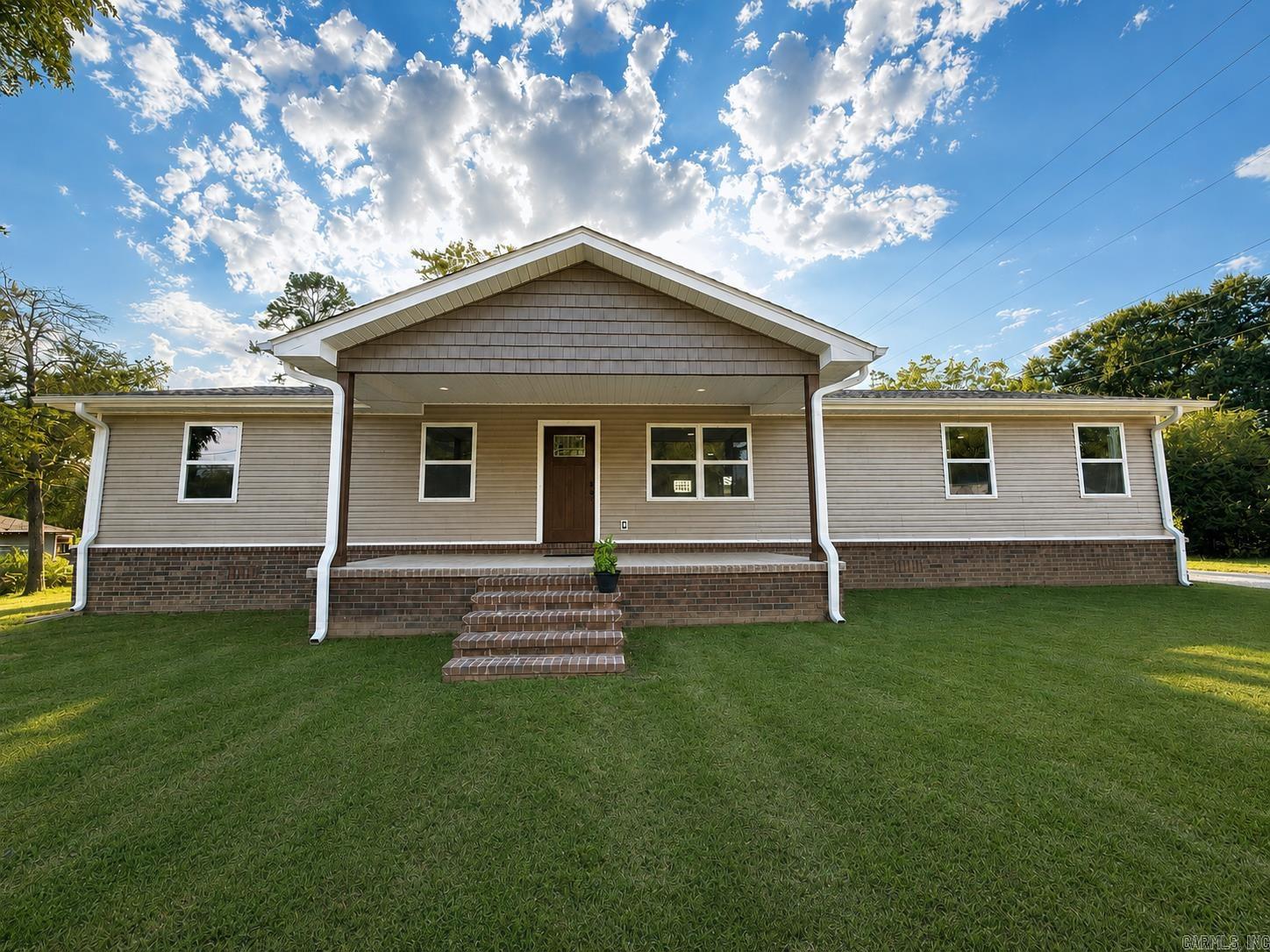 305  Farris  Clarksville, AR