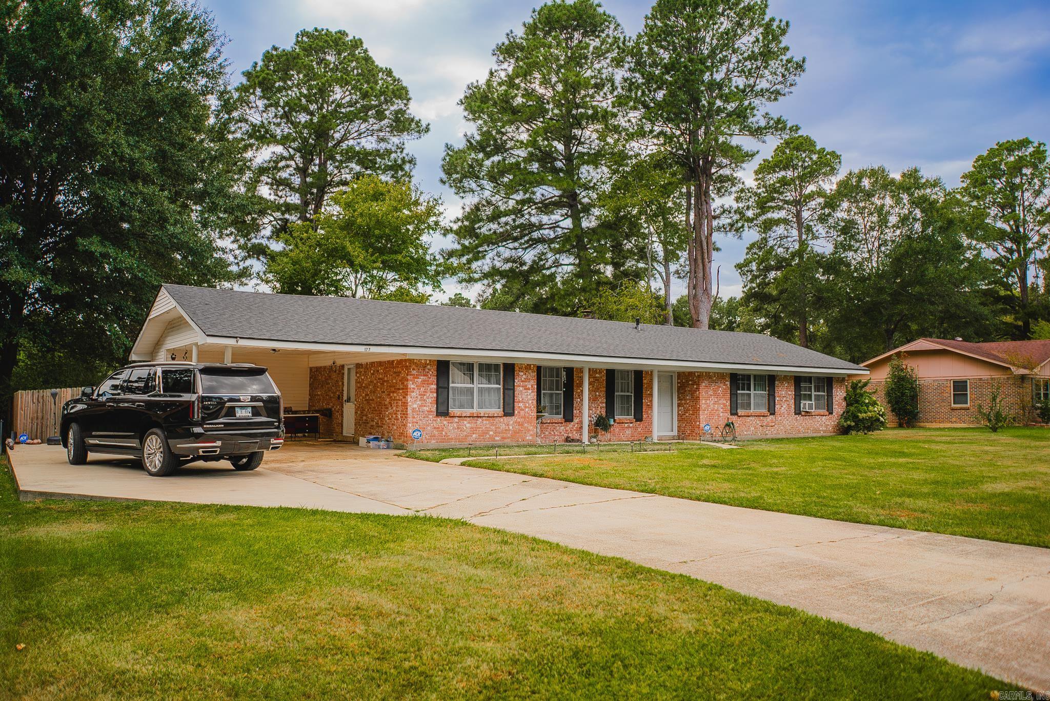 177 Center  Monticello, AR