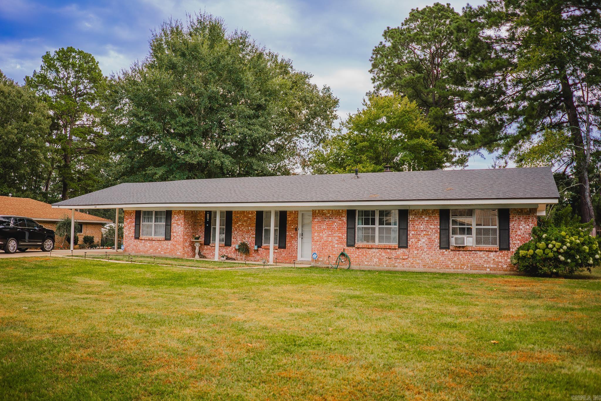 177 Center  Monticello, AR