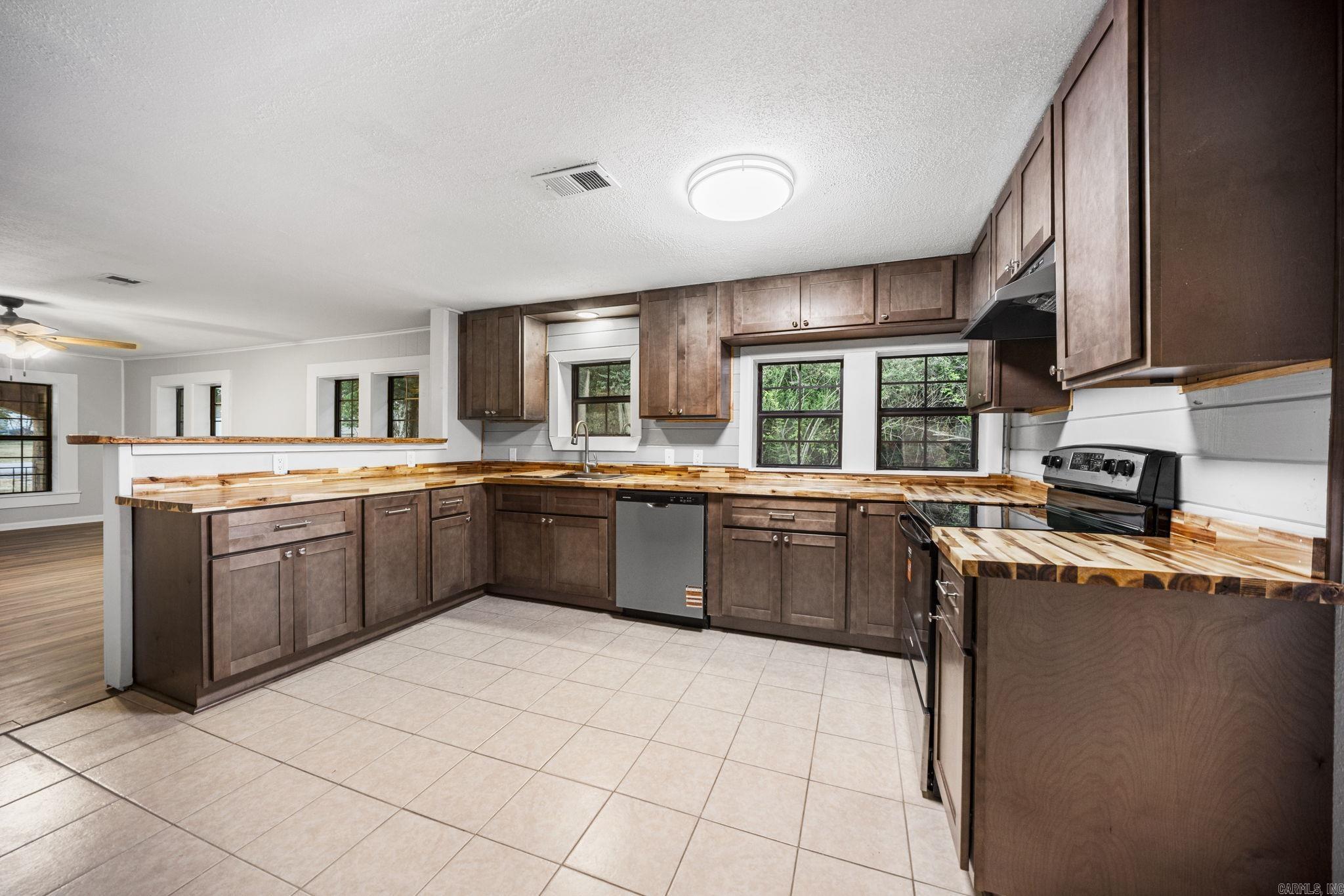 1100 W Mcrae  Searcy, AR