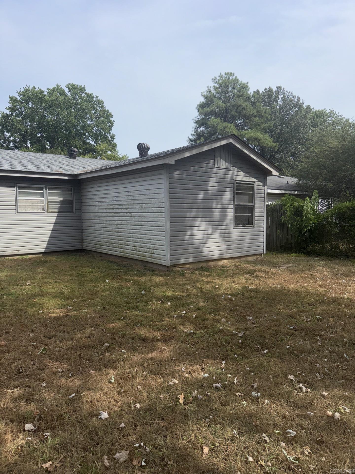 1108 S Oak St  Stuttgart, AR