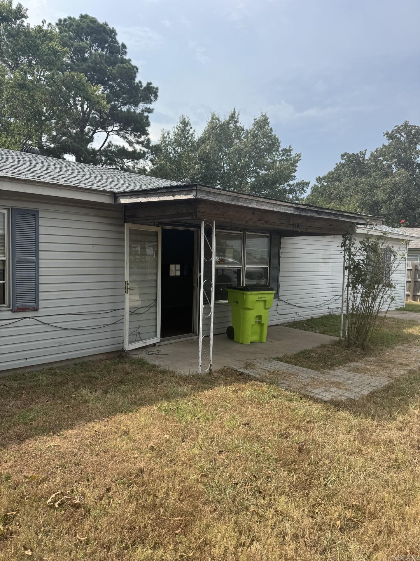 1108 S Oak St  Stuttgart, AR