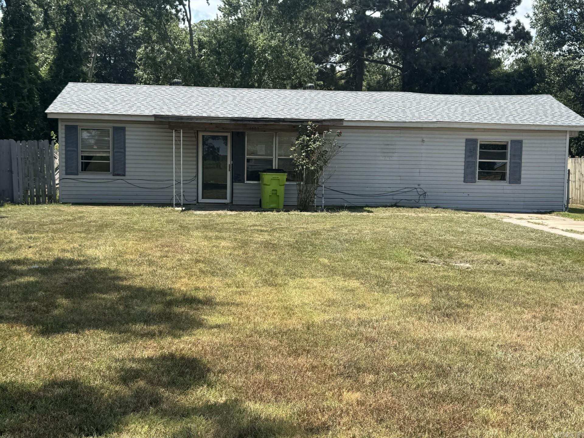 1108 S Oak St  Stuttgart, AR