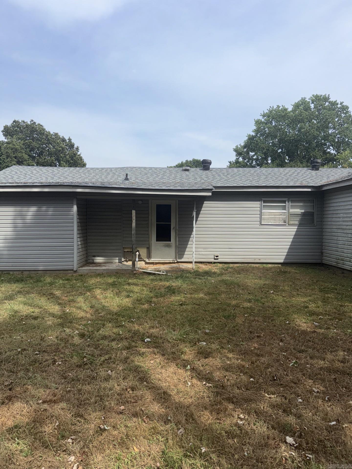 1108 S Oak St  Stuttgart, AR