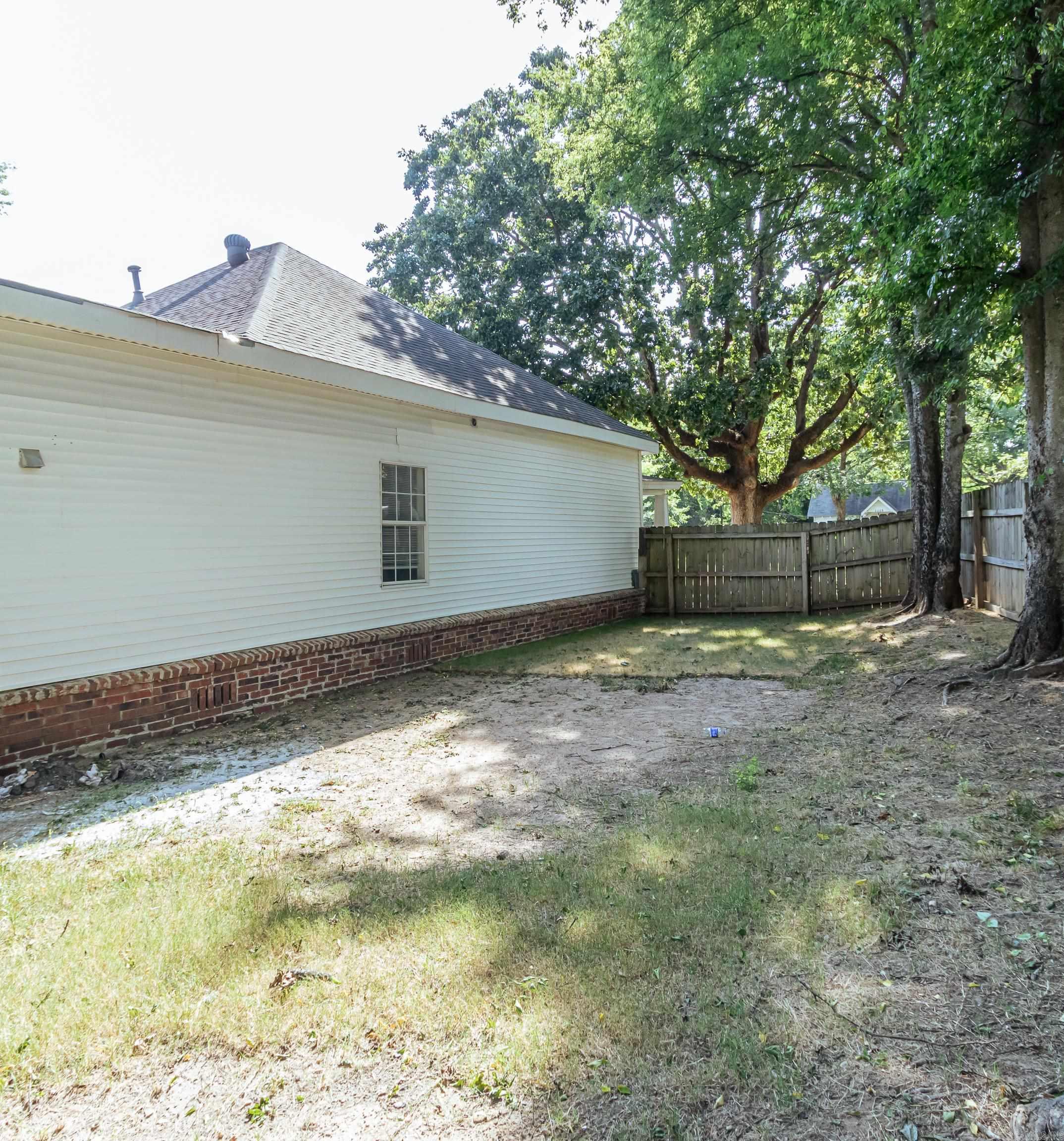 1018 River  Benton, AR