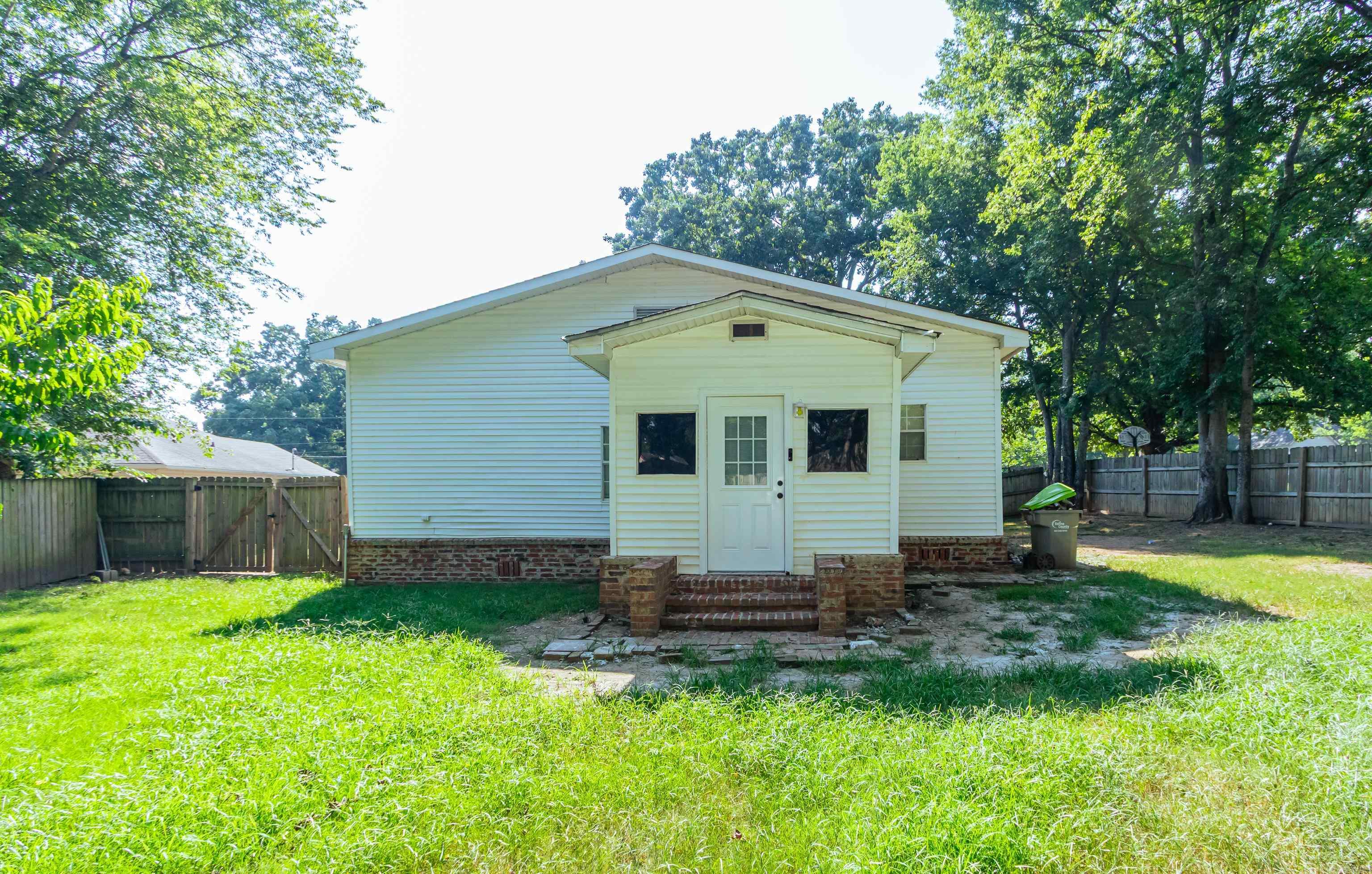 1018 River  Benton, AR