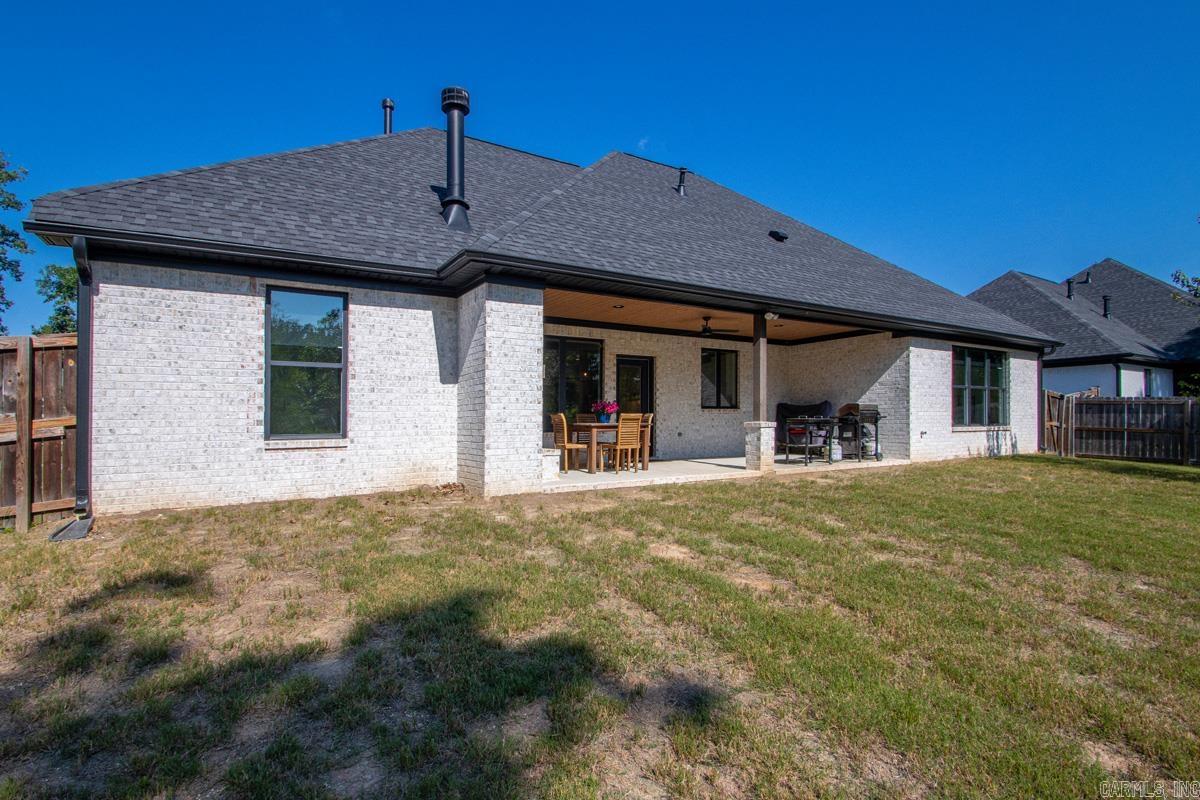 7816 S Shoreline  Benton, AR