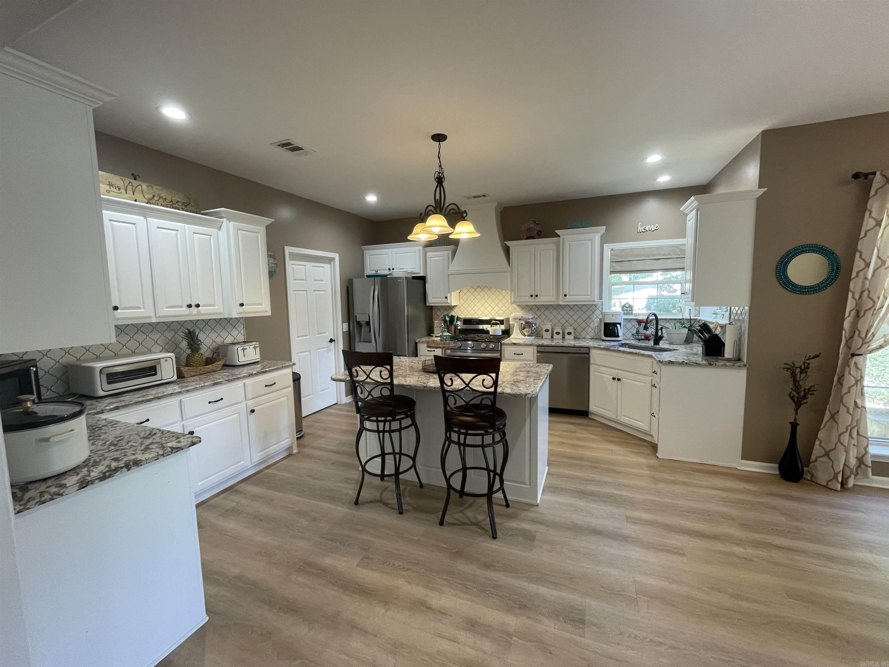 835 Sunset Valley Dr  Mountain View, AR