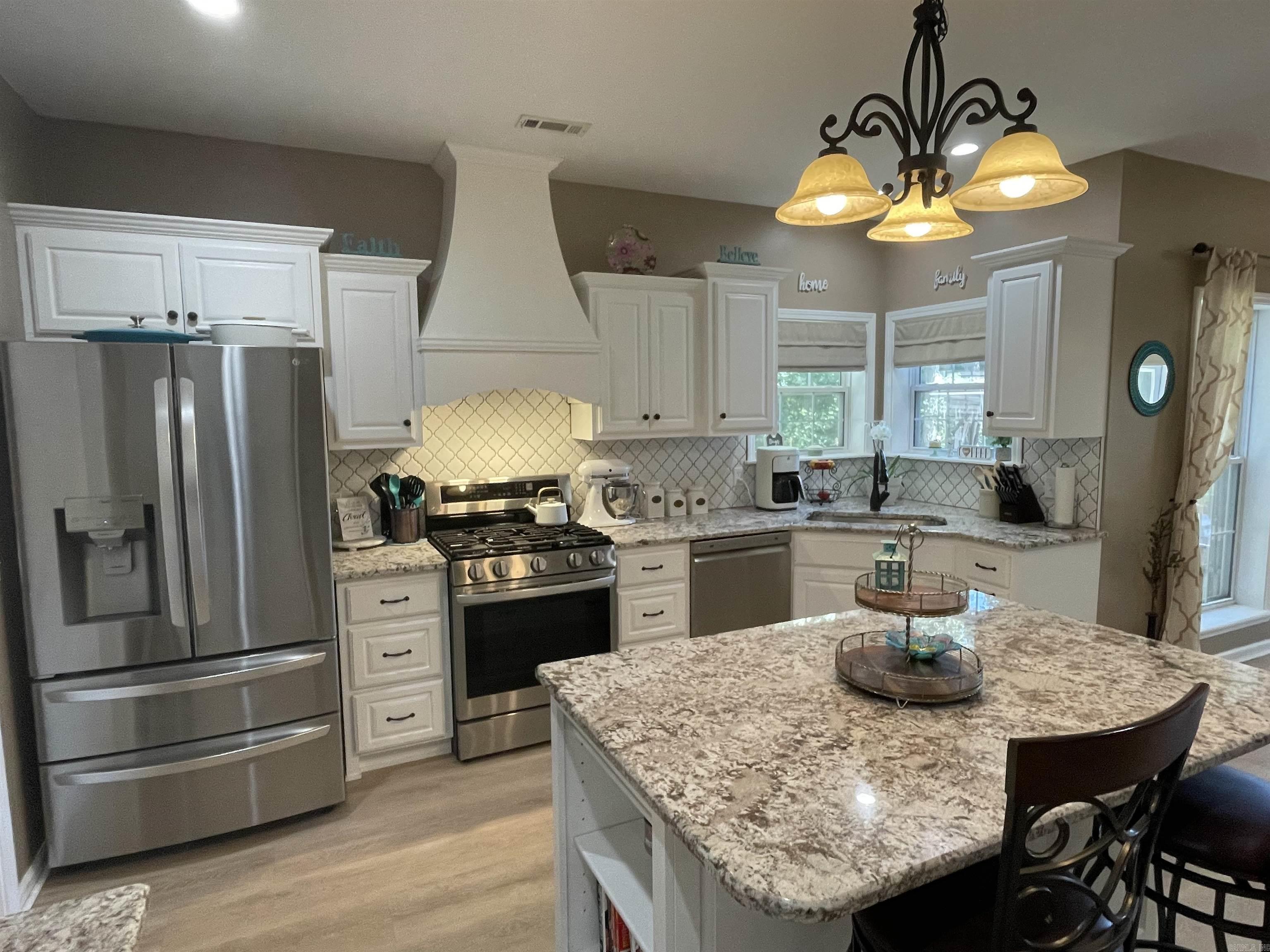 835 Sunset Valley Dr  Mountain View, AR