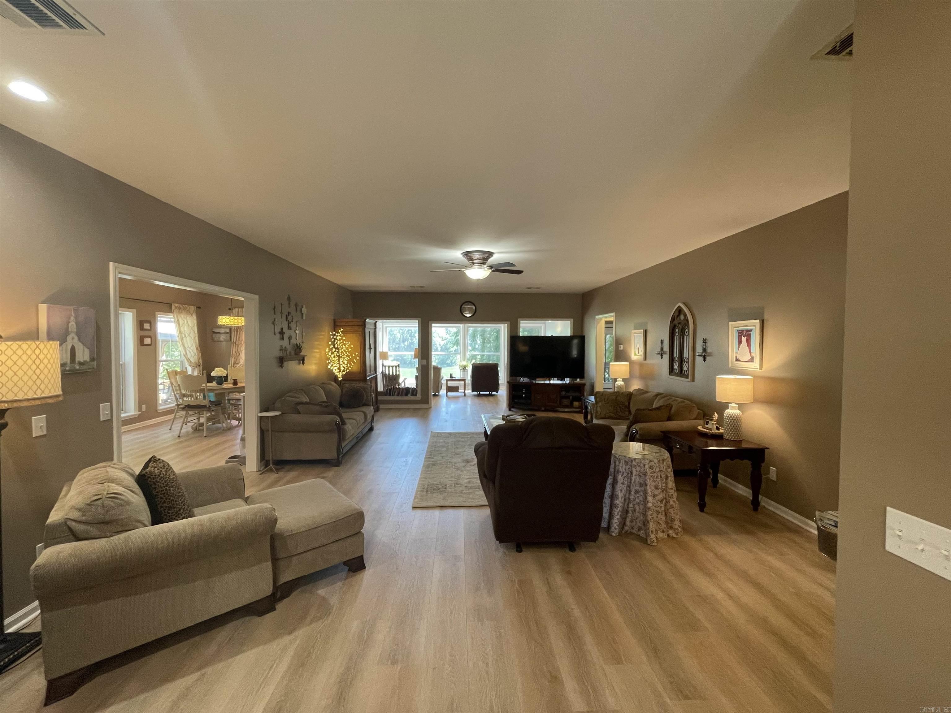 835 Sunset Valley Dr  Mountain View, AR