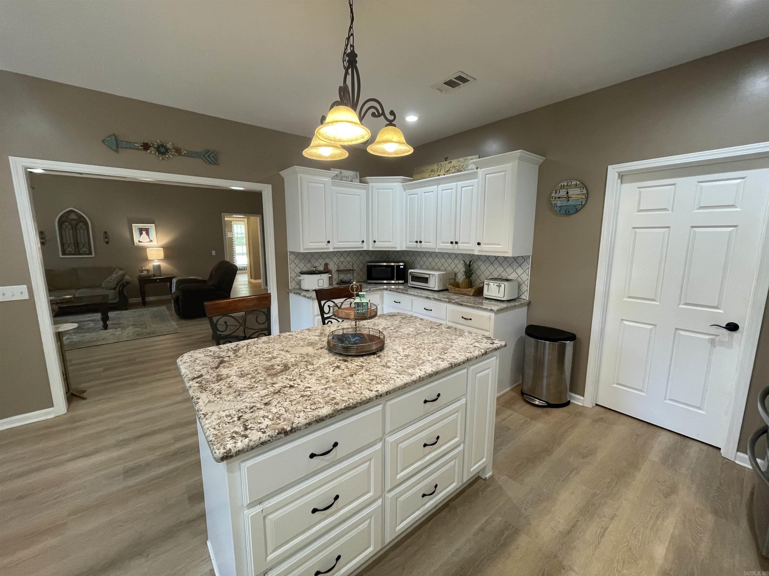 835 Sunset Valley Dr  Mountain View, AR