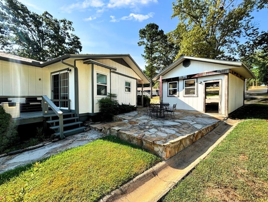 3 Standing Elk  Cherokee Village, AR