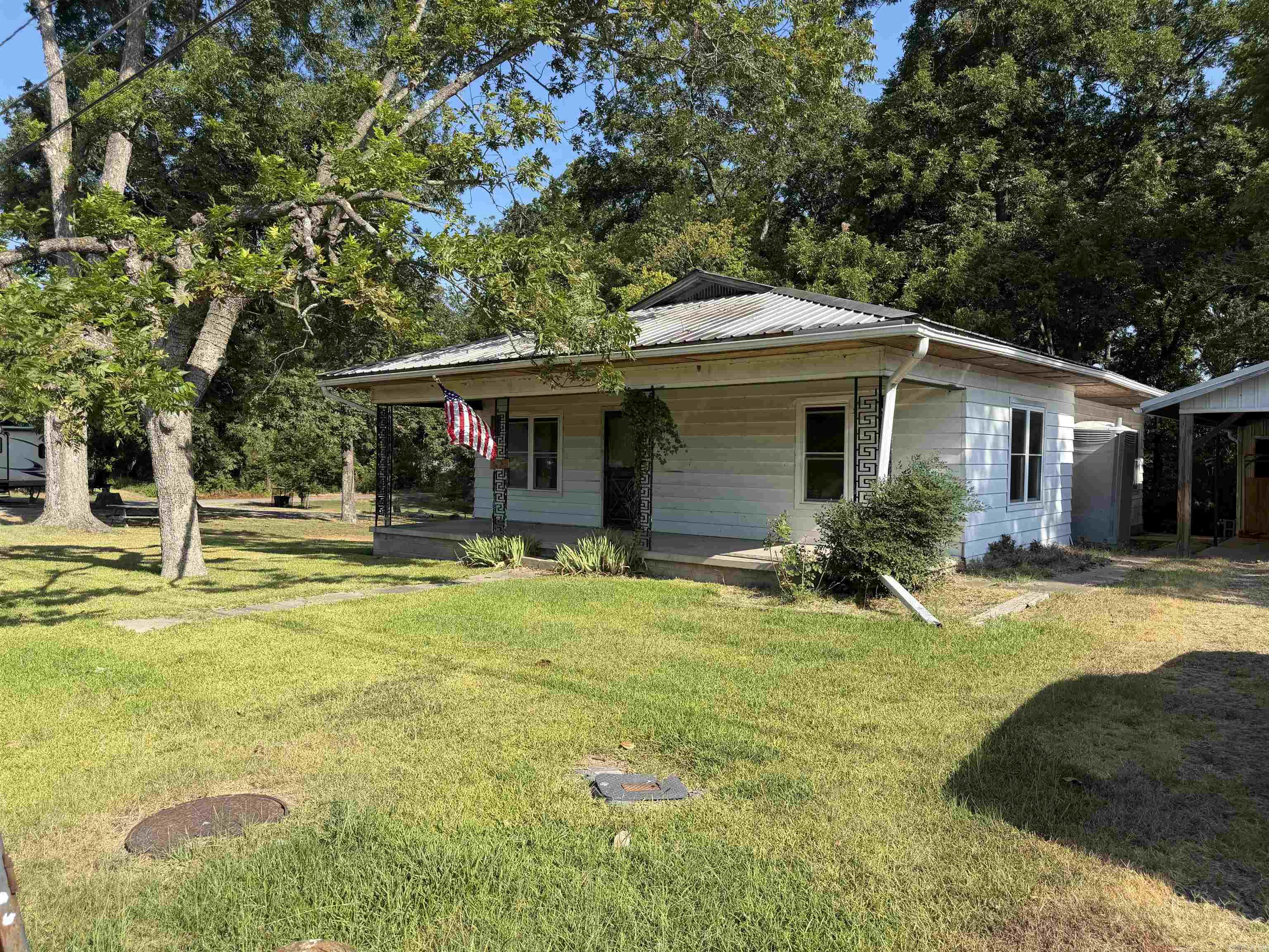 214 E Walnut  De Valls Bluff, AR