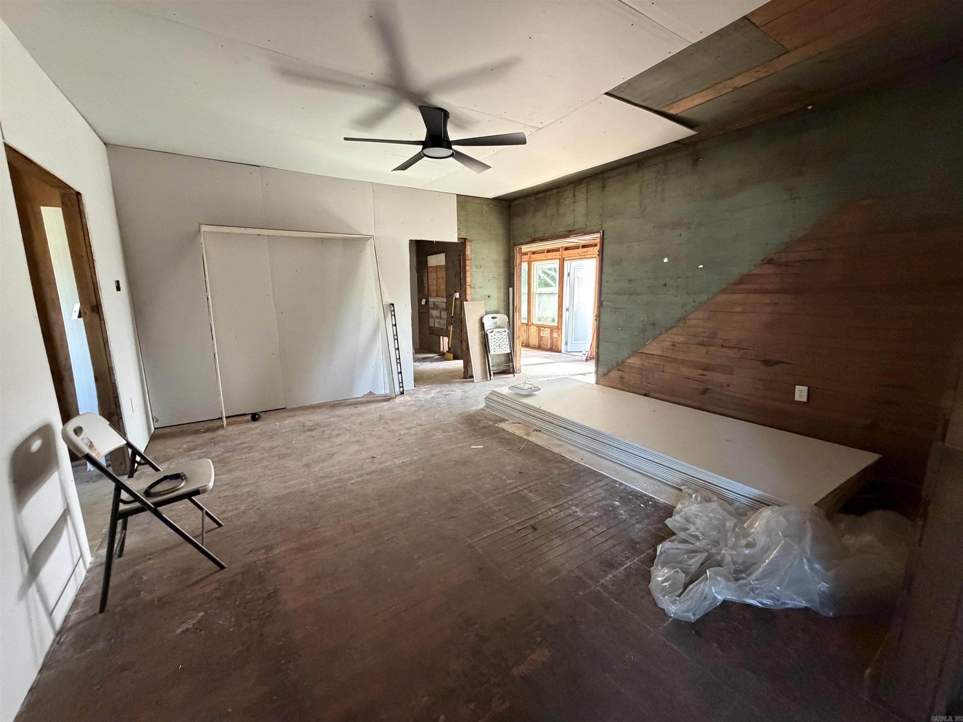 214 E Walnut  De Valls Bluff, AR