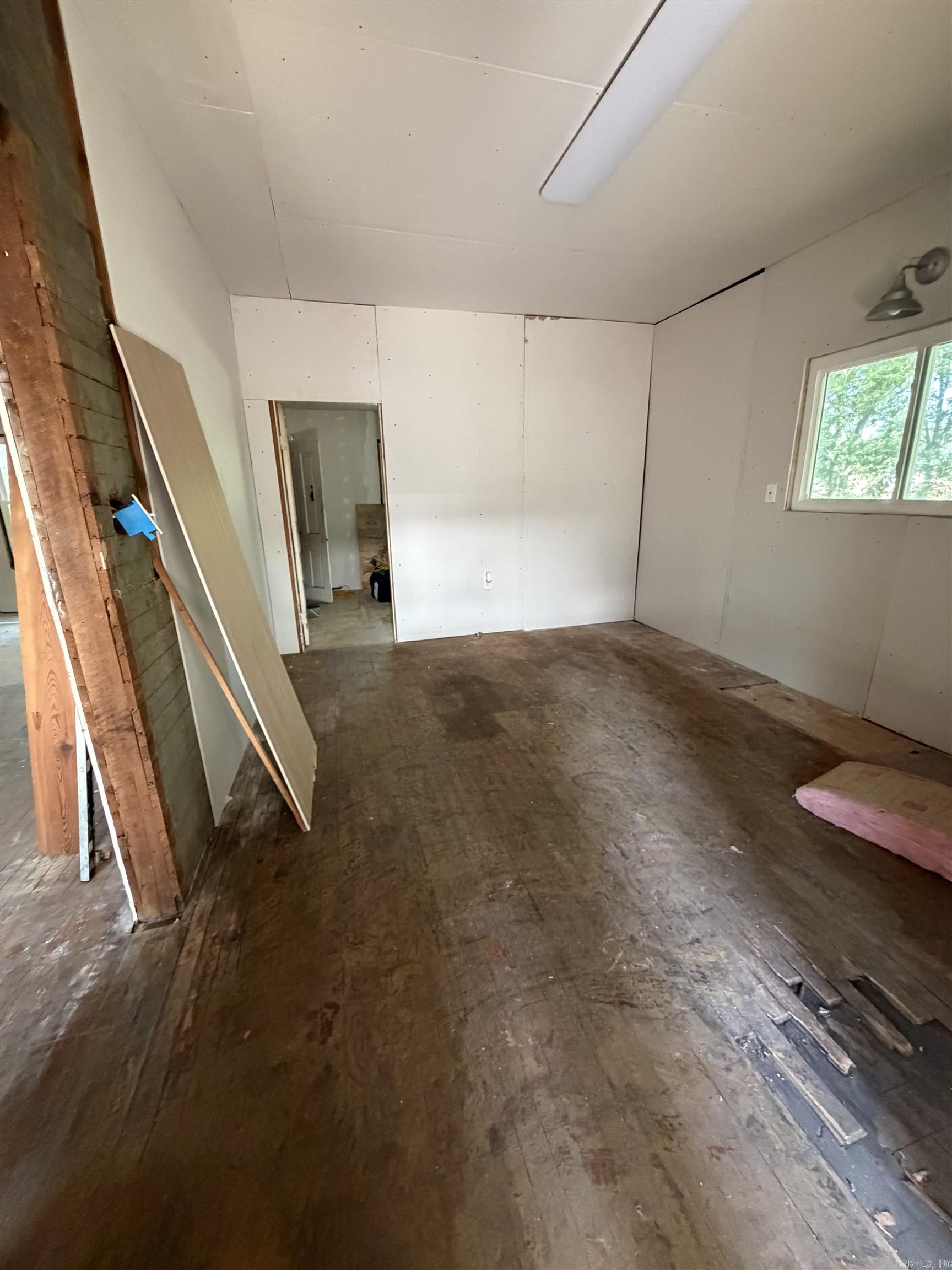 214 E Walnut  De Valls Bluff, AR