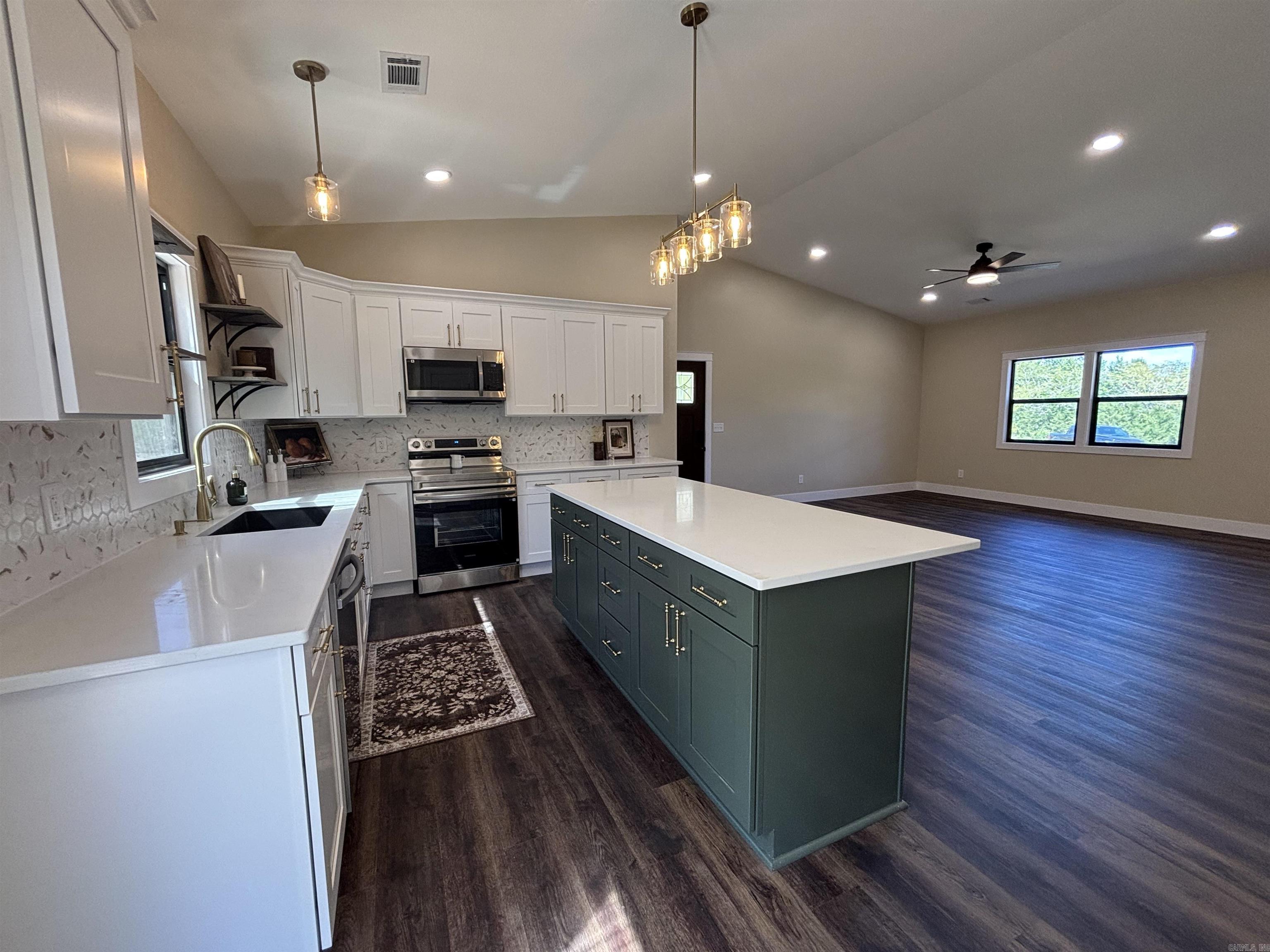 180 Cedar Meadow  Sidney, AR