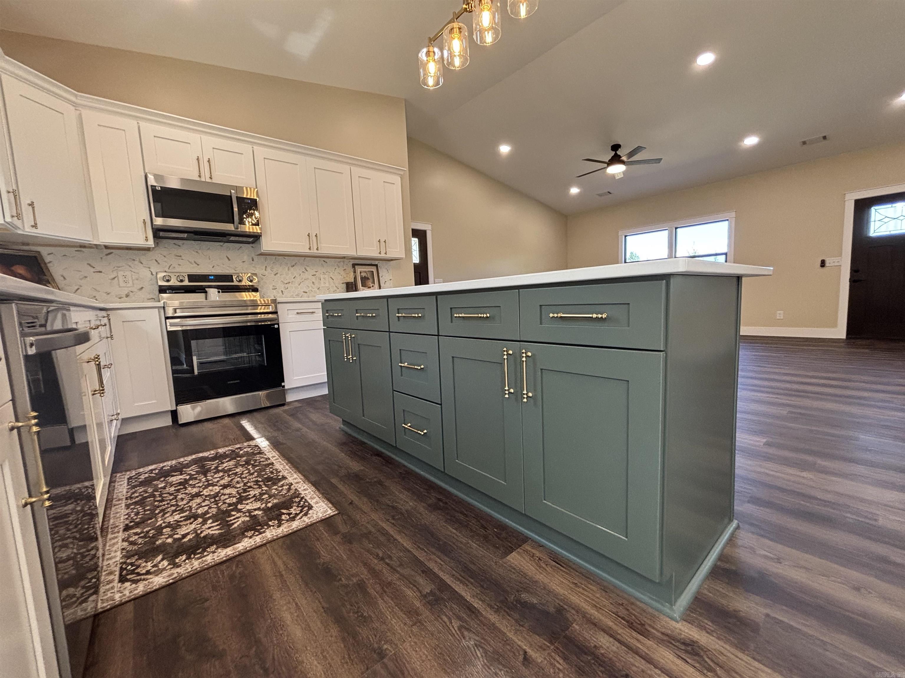 180 Cedar Meadow  Sidney, AR