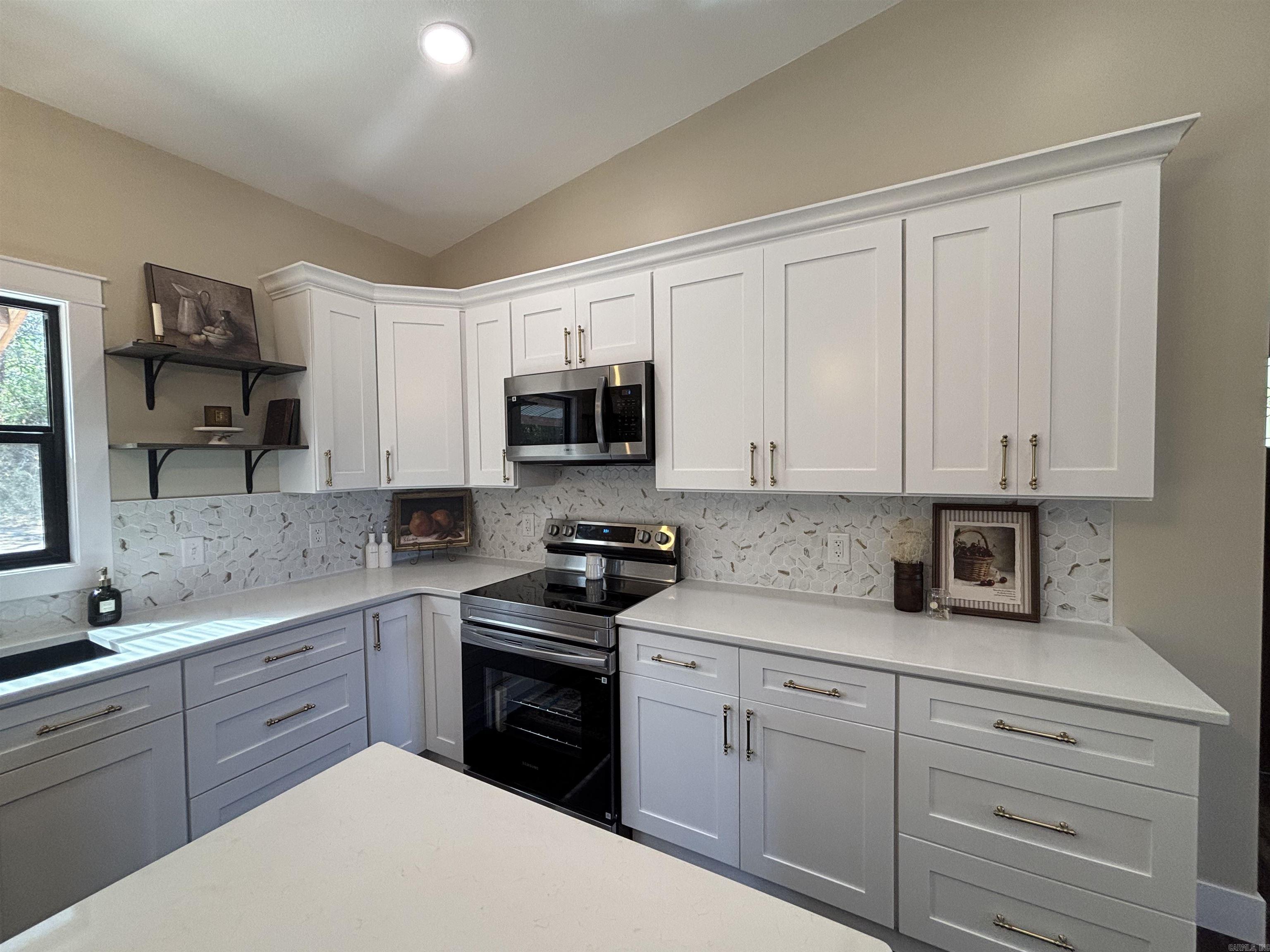 180 Cedar Meadow  Sidney, AR