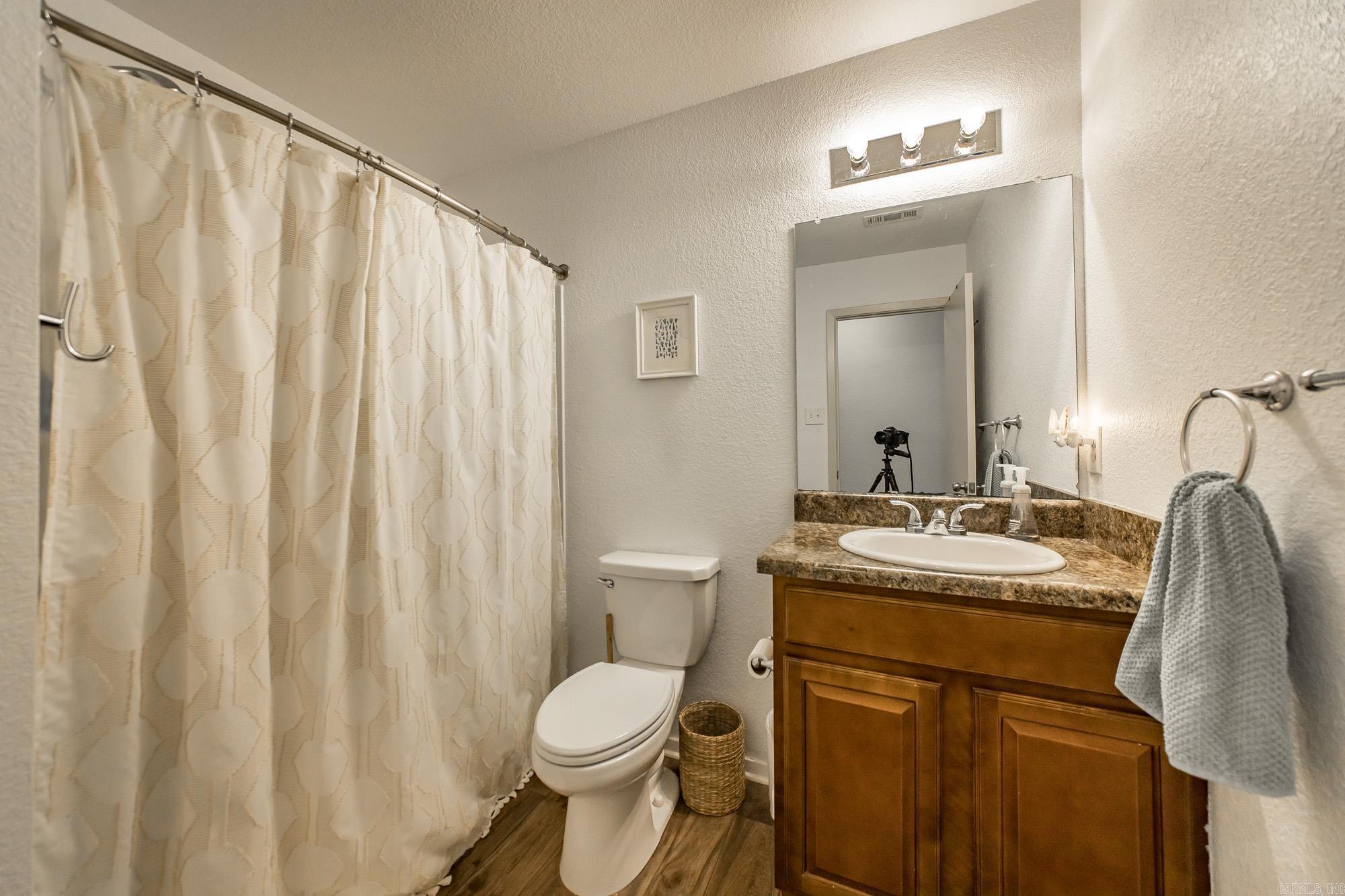 16 Oakland  Austin, AR
