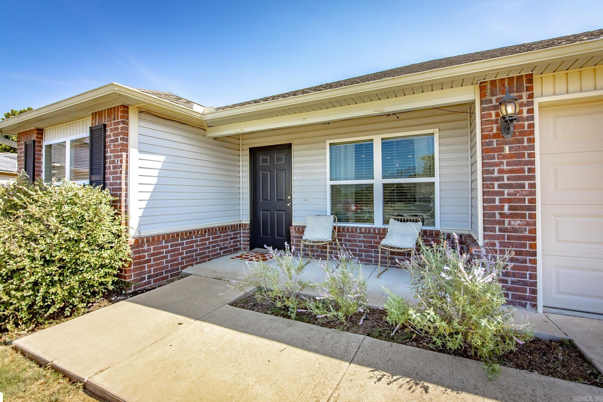 16 Oakland  Austin, AR