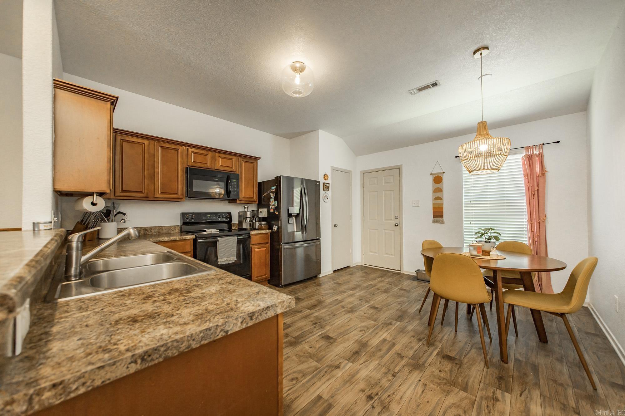 16 Oakland  Austin, AR