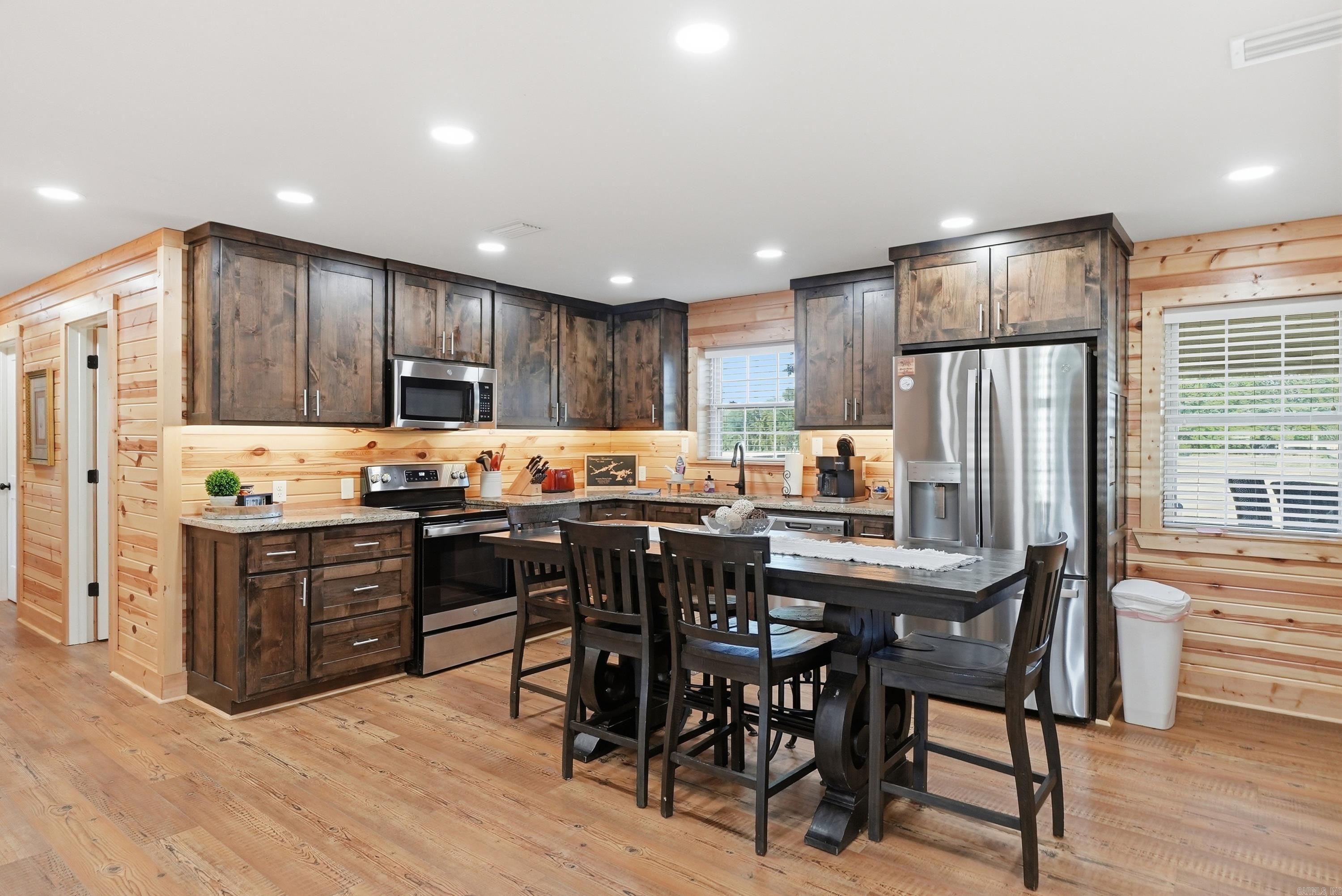 75 Stark Ave.  Greers Ferry, AR