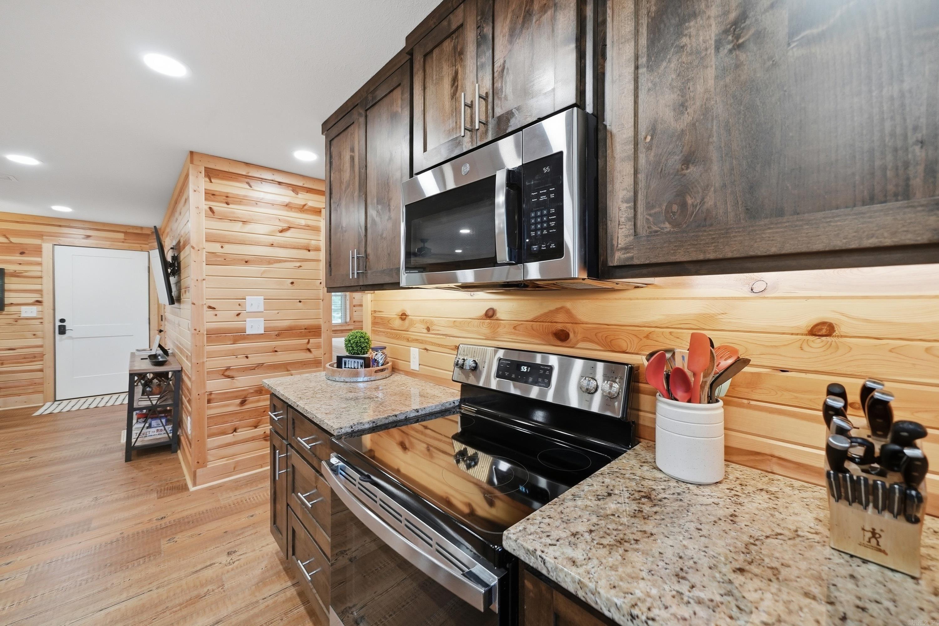 75 Stark Ave.  Greers Ferry, AR