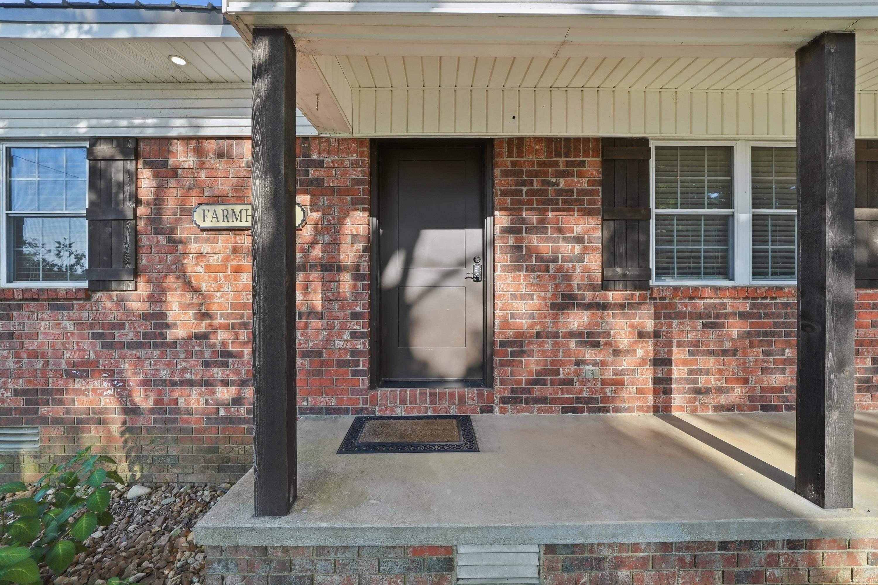 75 Stark Ave.  Greers Ferry, AR
