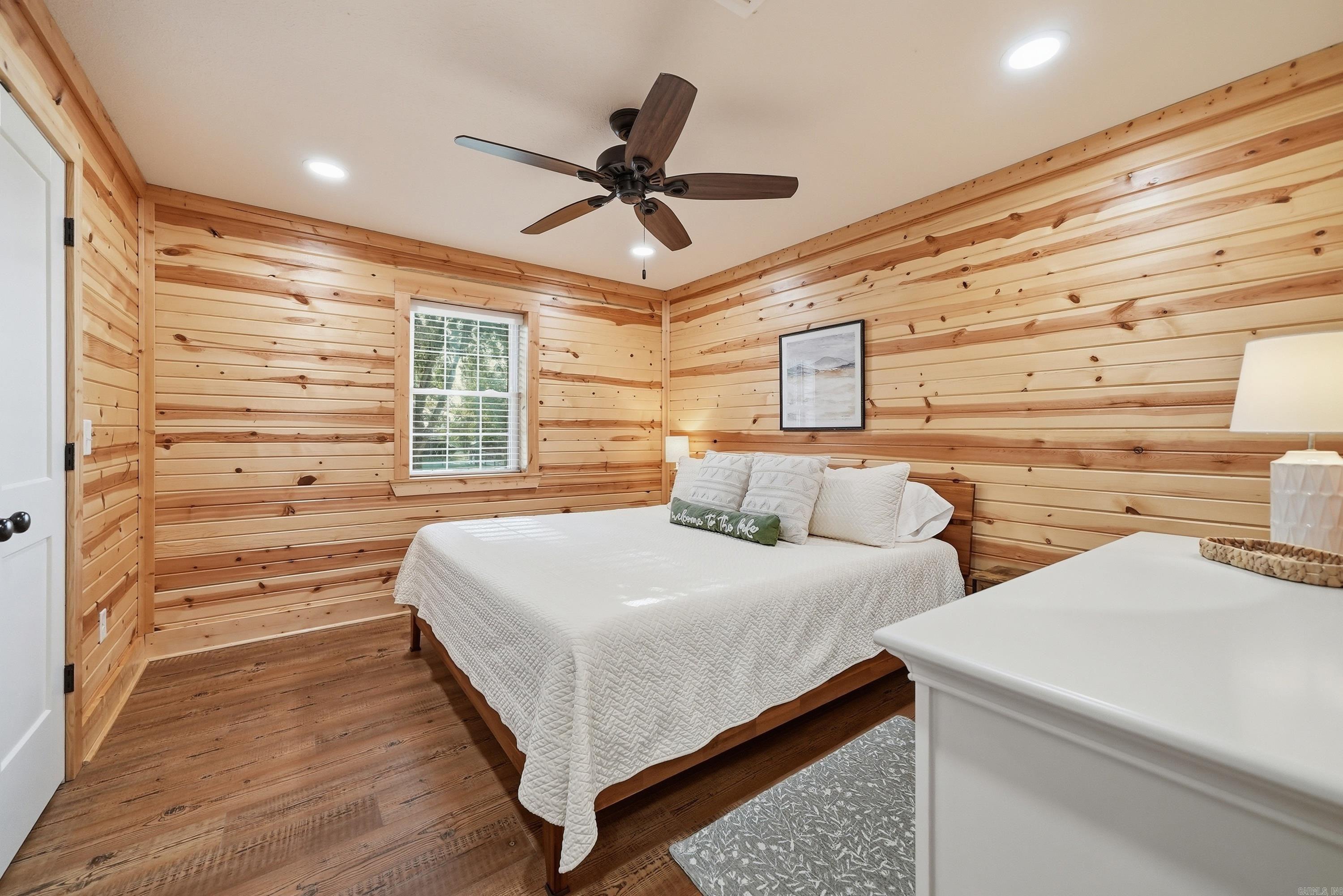 75 Stark Ave.  Greers Ferry, AR