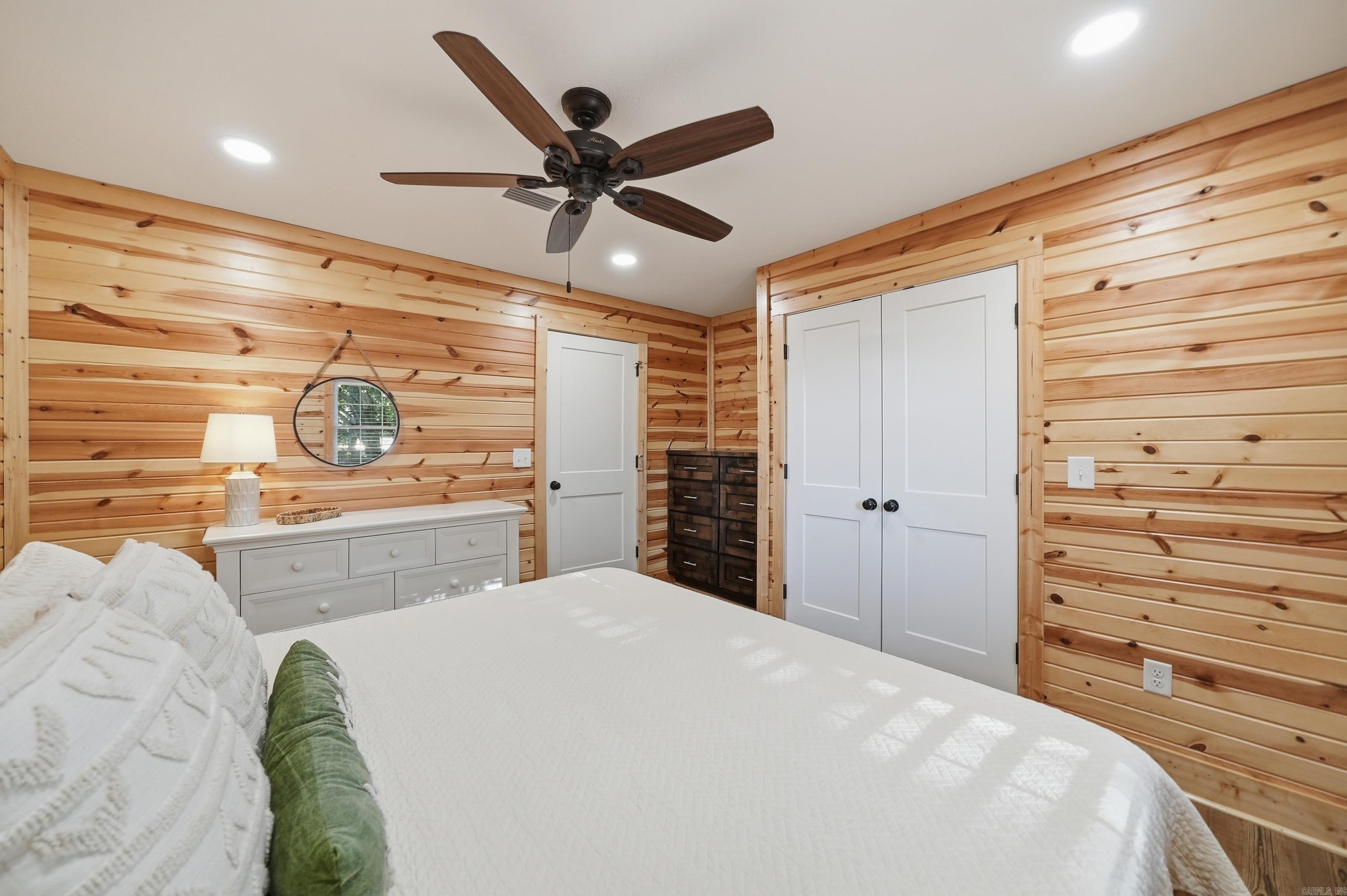 75 Stark Ave.  Greers Ferry, AR