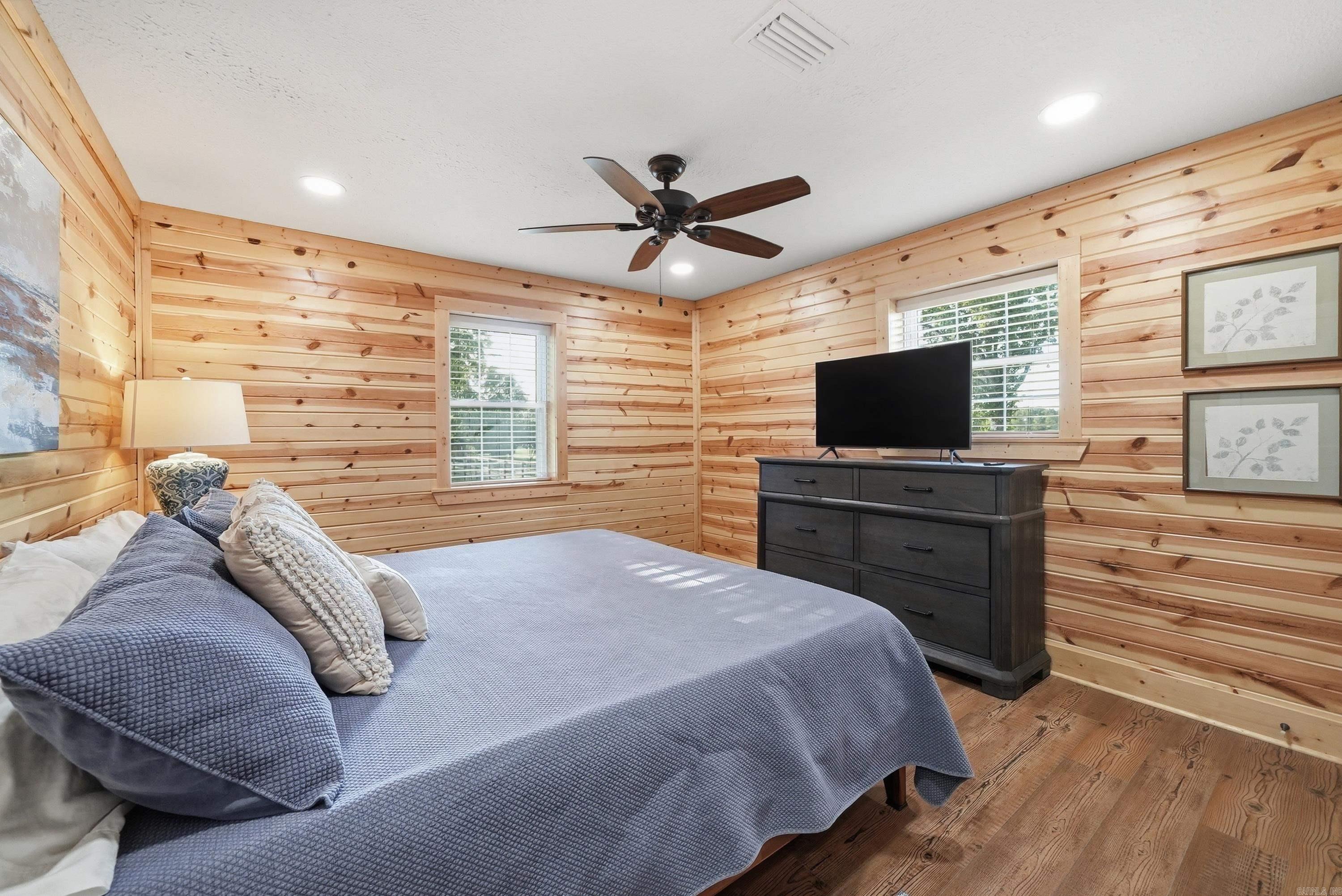 75 Stark Ave.  Greers Ferry, AR