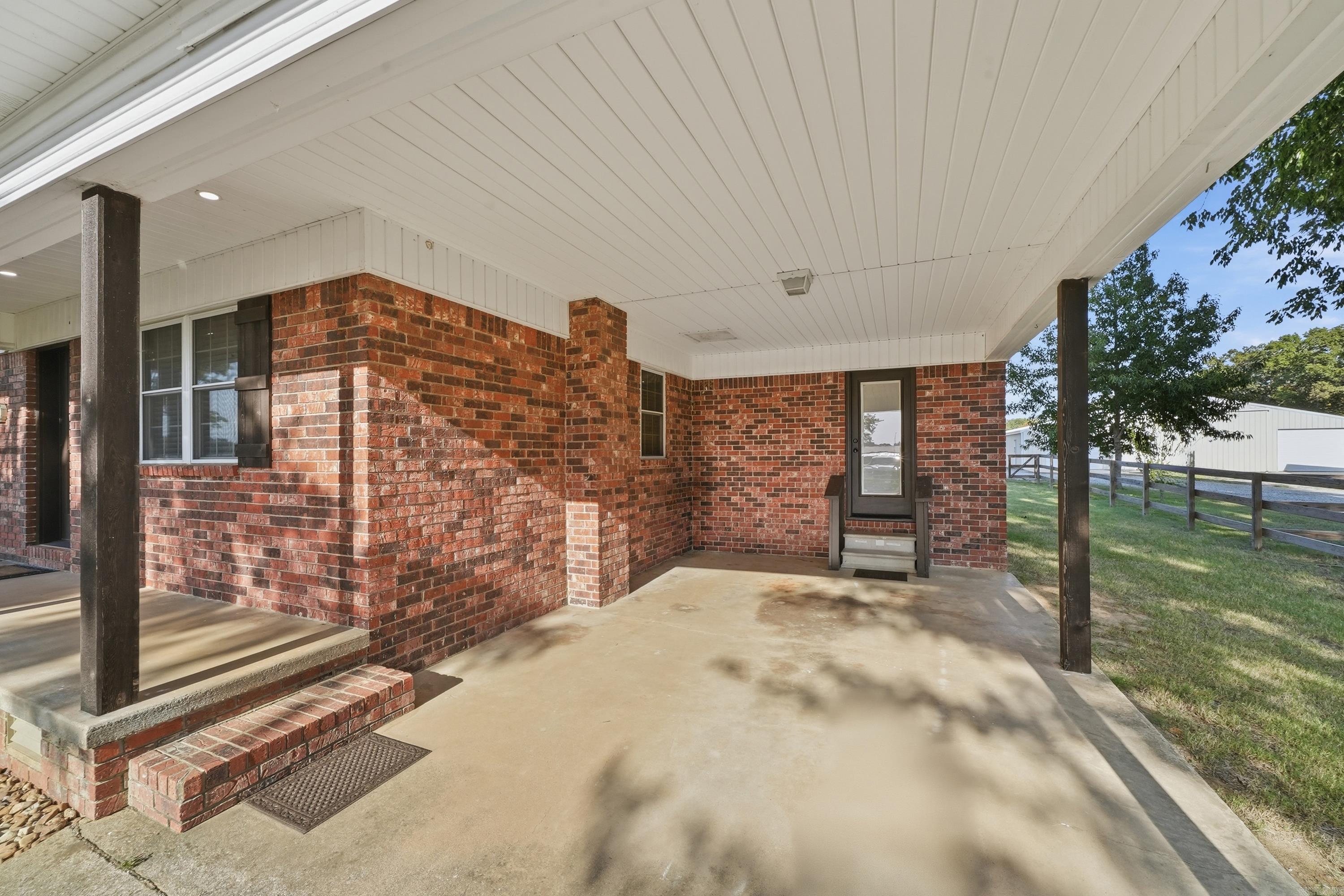 75 Stark Ave.  Greers Ferry, AR