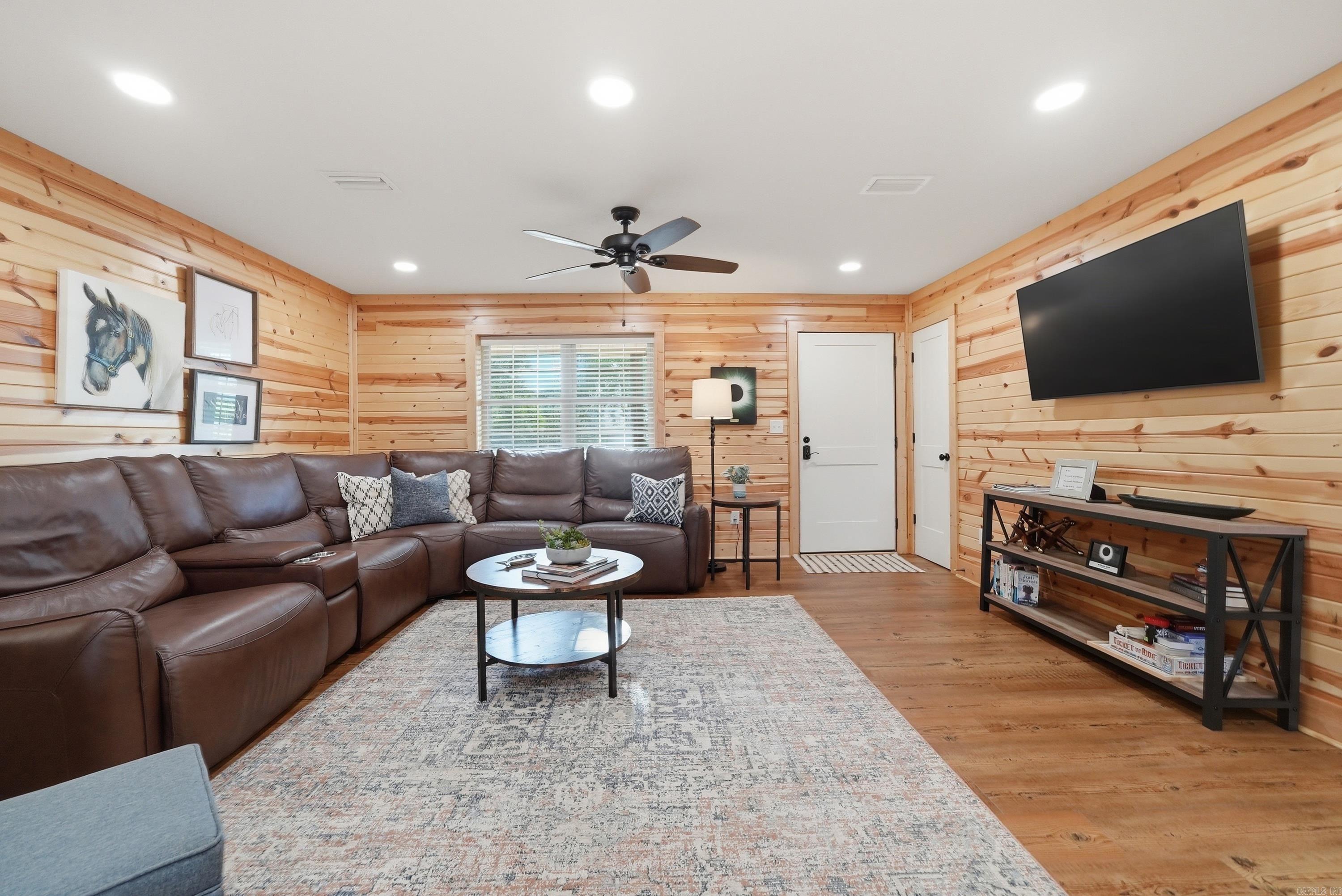 75 Stark Ave.  Greers Ferry, AR