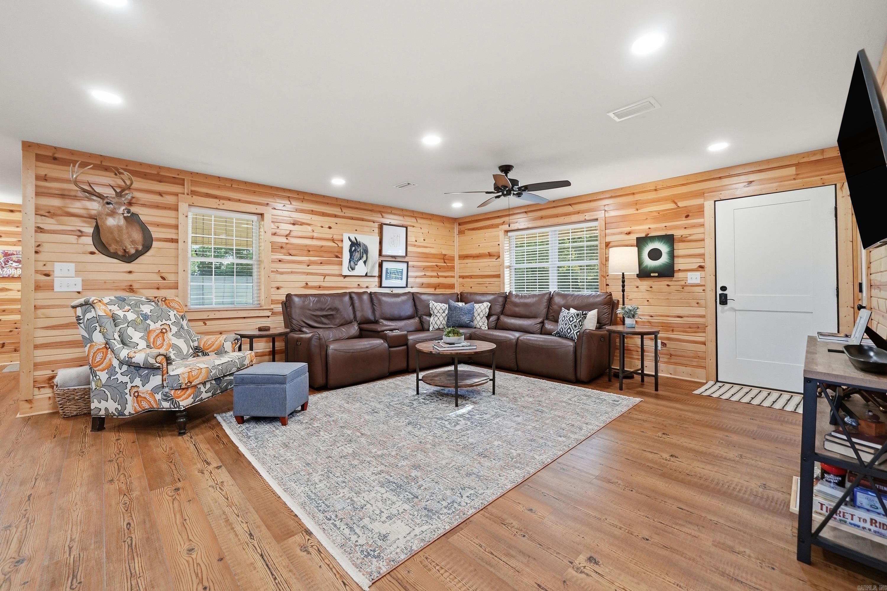 75 Stark Ave.  Greers Ferry, AR