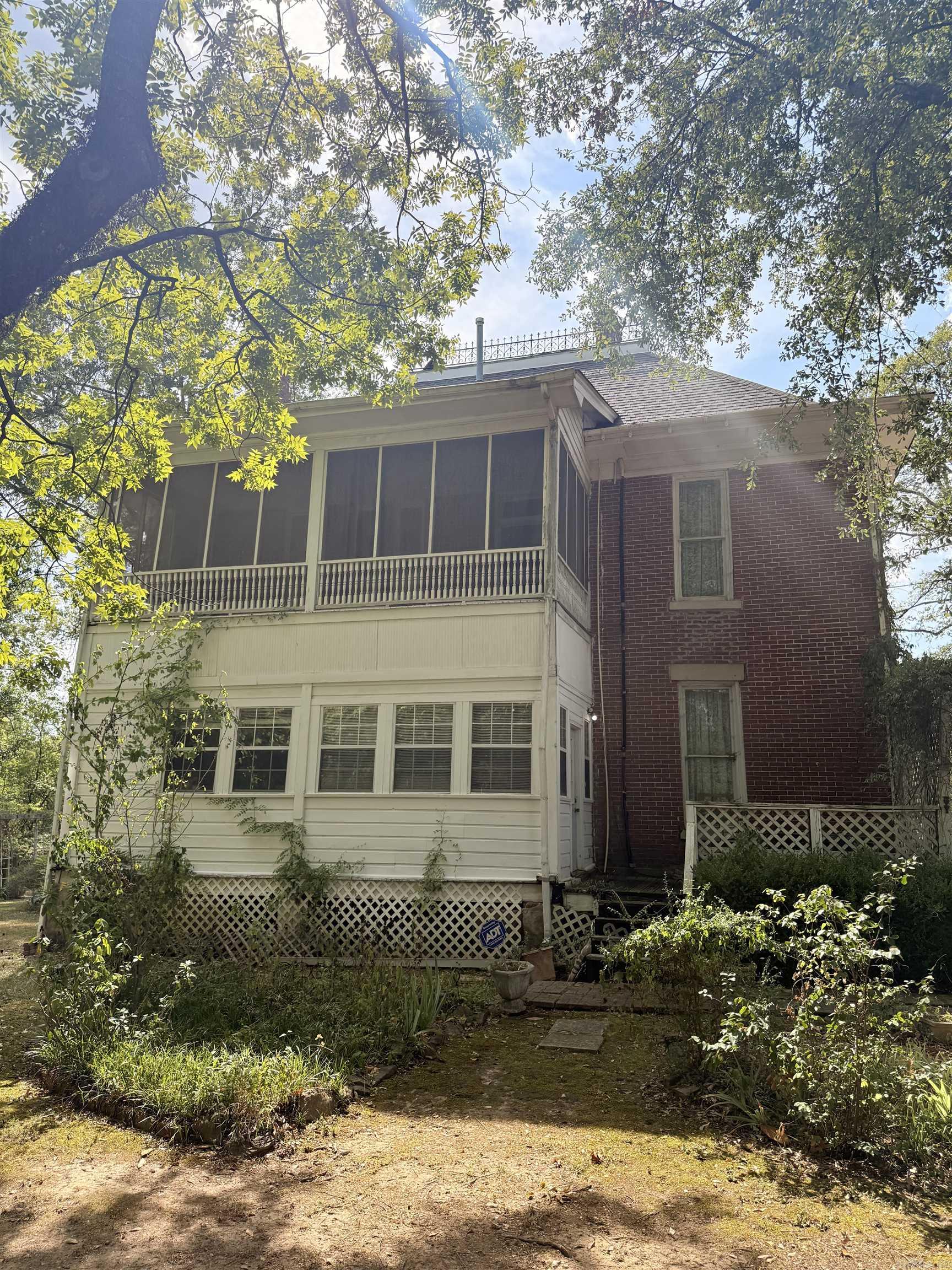 850 N Main  Monticello, AR