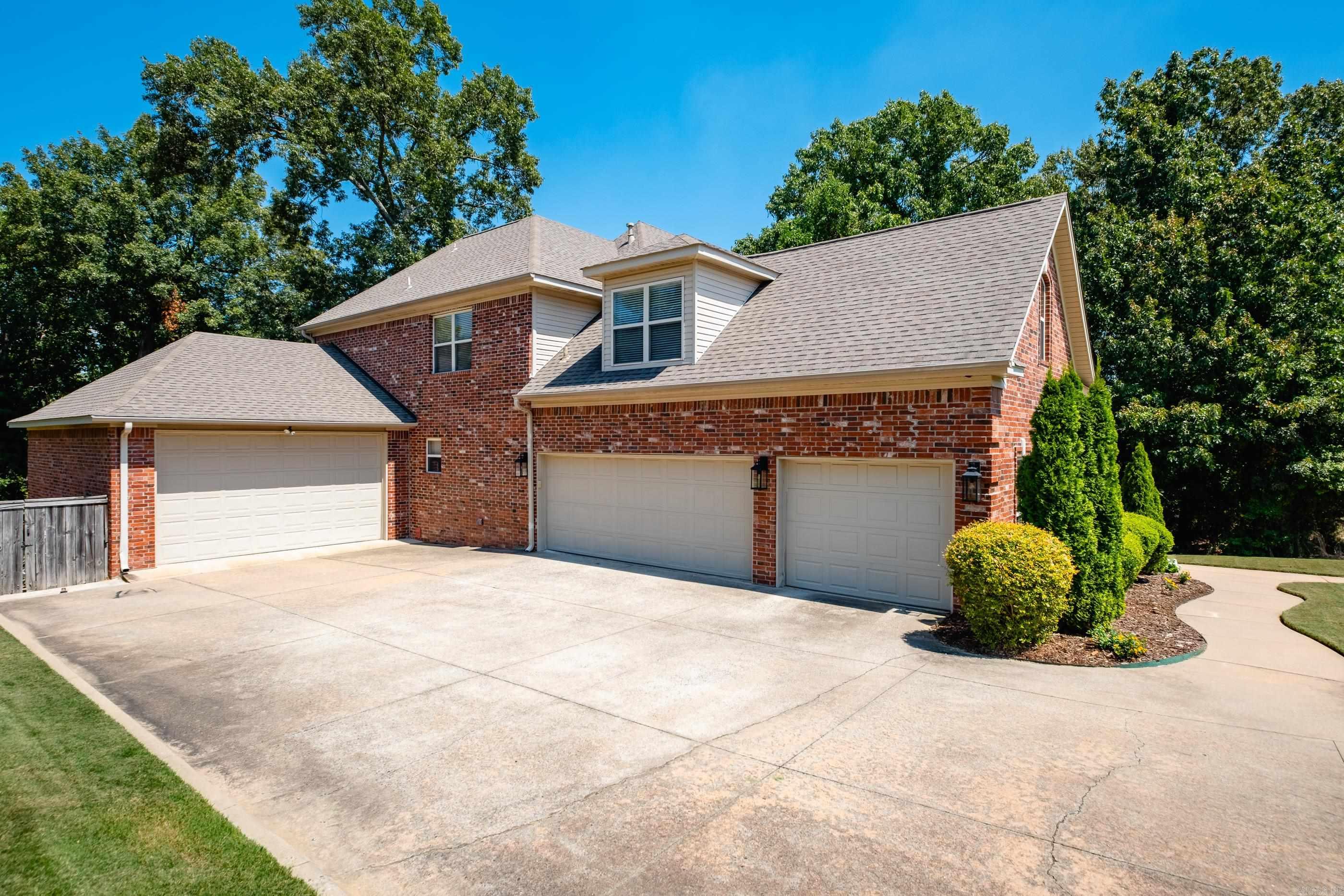 136 Manitou  Maumelle, AR